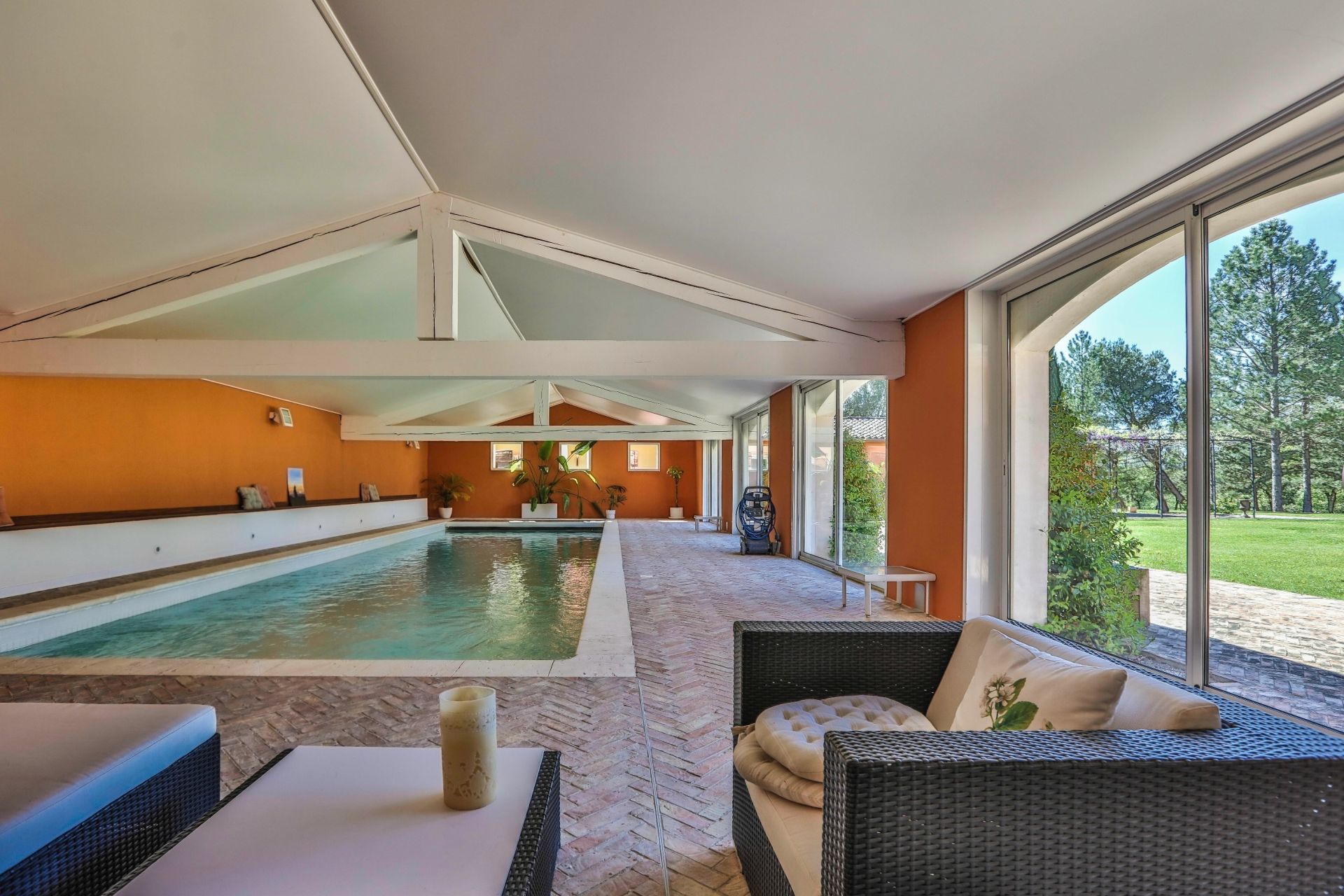 luxury house 10 Rooms for sale on ROUSSILLON (84220)