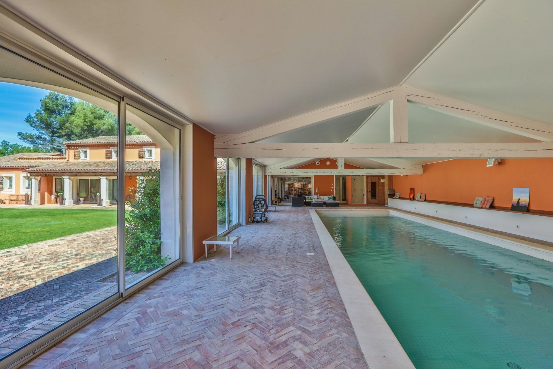 luxury house 10 Rooms for sale on ROUSSILLON (84220)