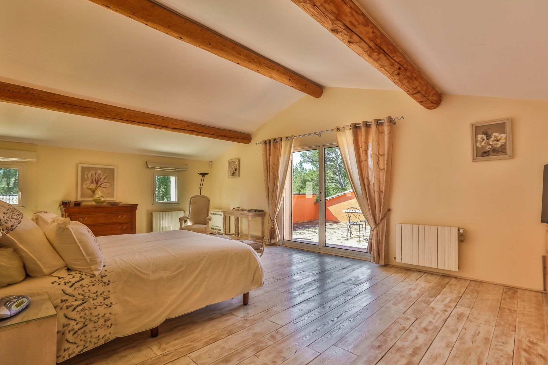luxury house 10 Rooms for sale on ROUSSILLON (84220)