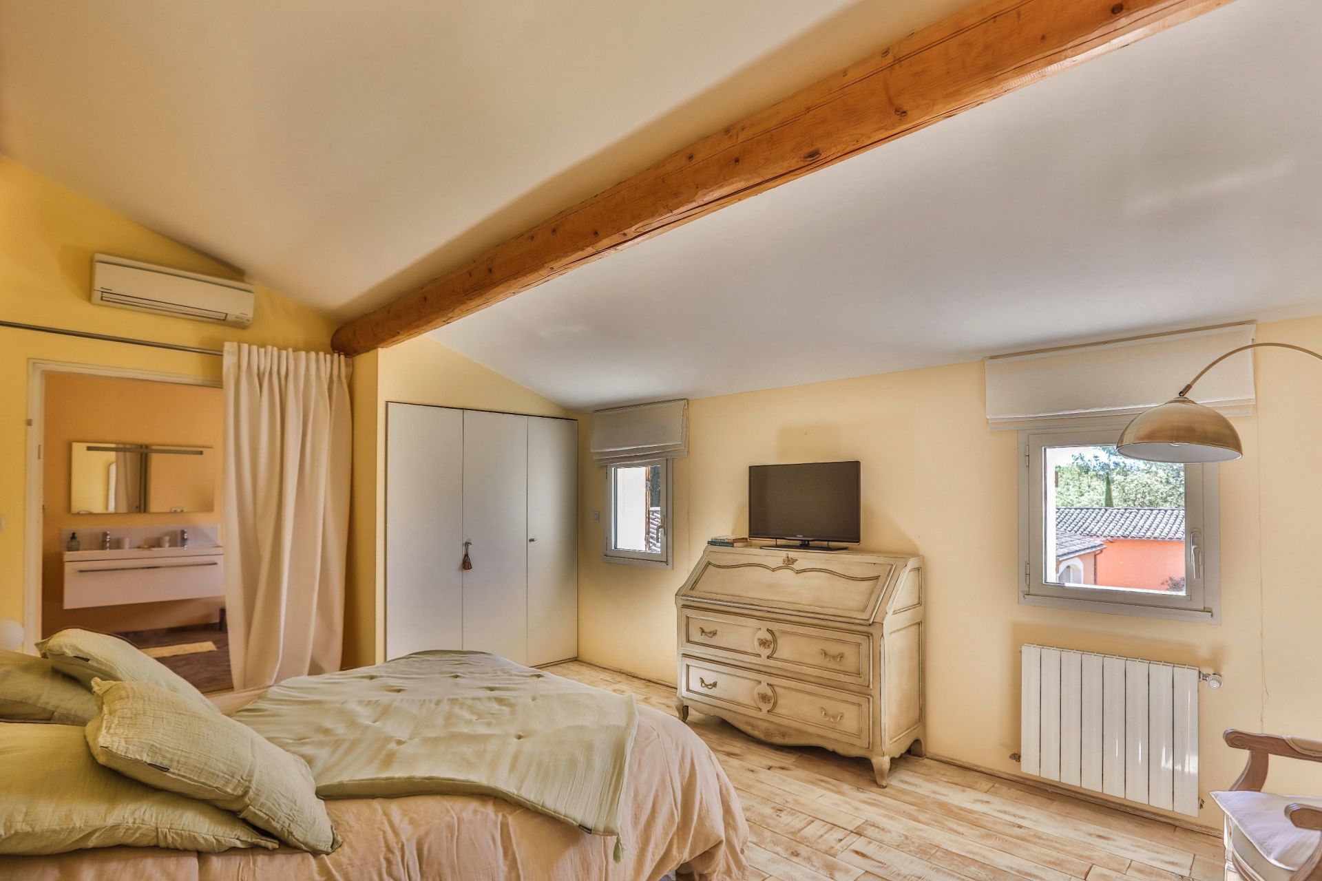 luxury house 10 Rooms for sale on ROUSSILLON (84220)