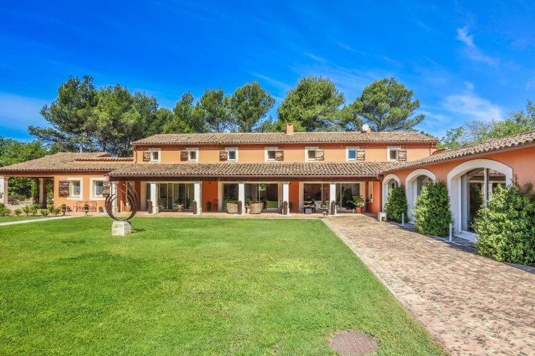 luxury house 10 Rooms for sale on ROUSSILLON (84220)