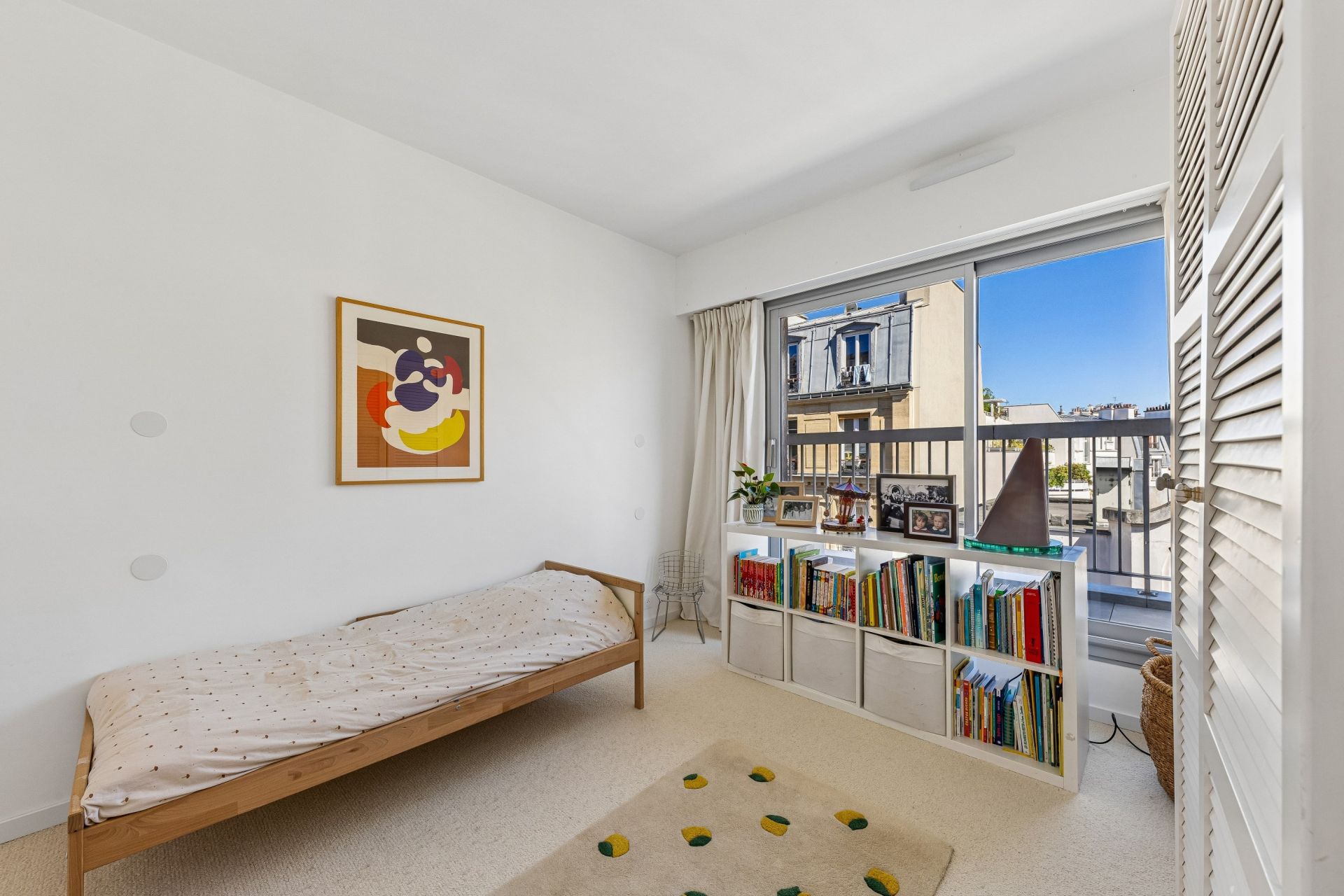 luxury apartment 5 Rooms for sale on PARIS (75018)
