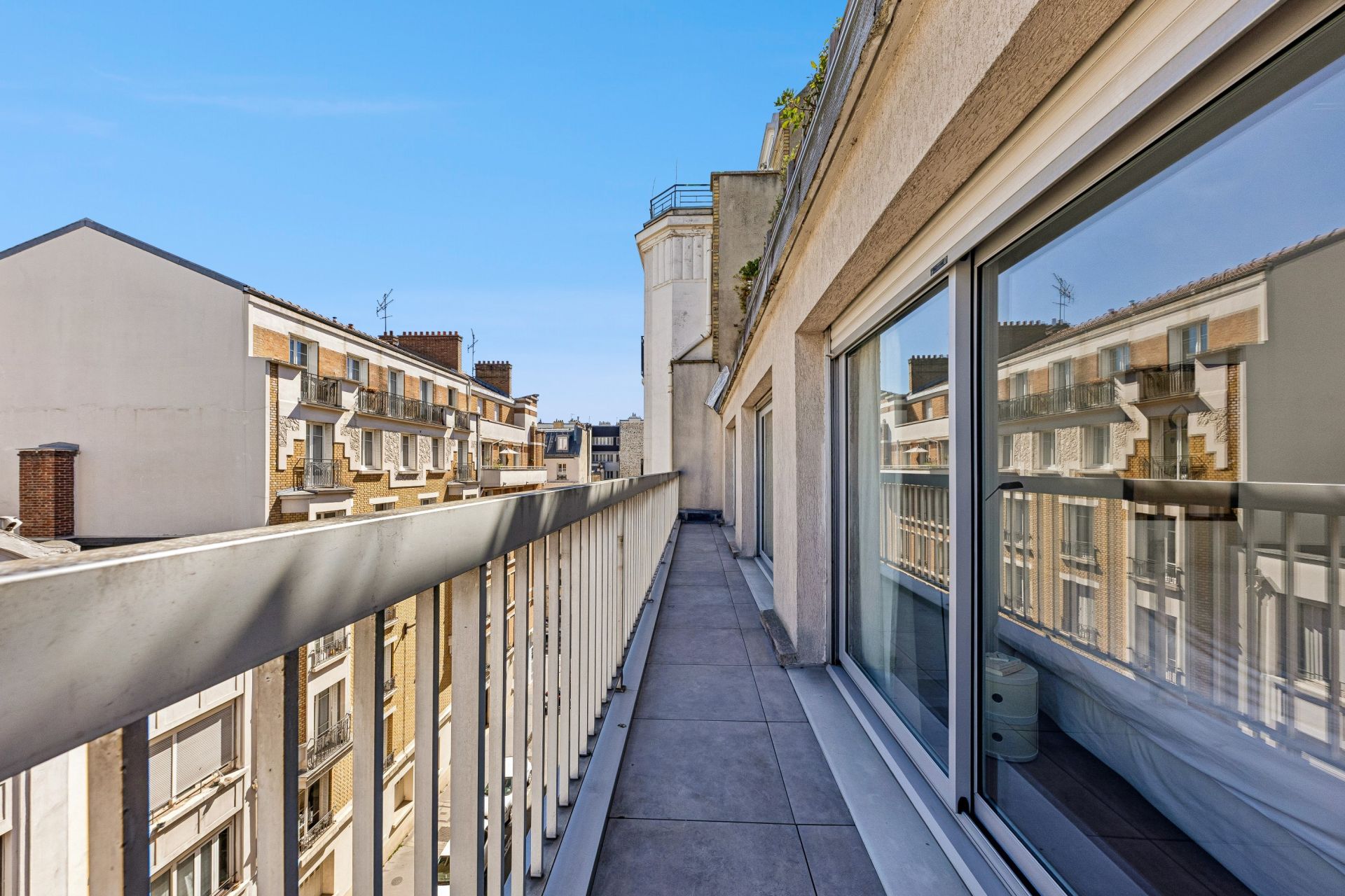 luxury apartment 5 Rooms for sale on PARIS (75018)