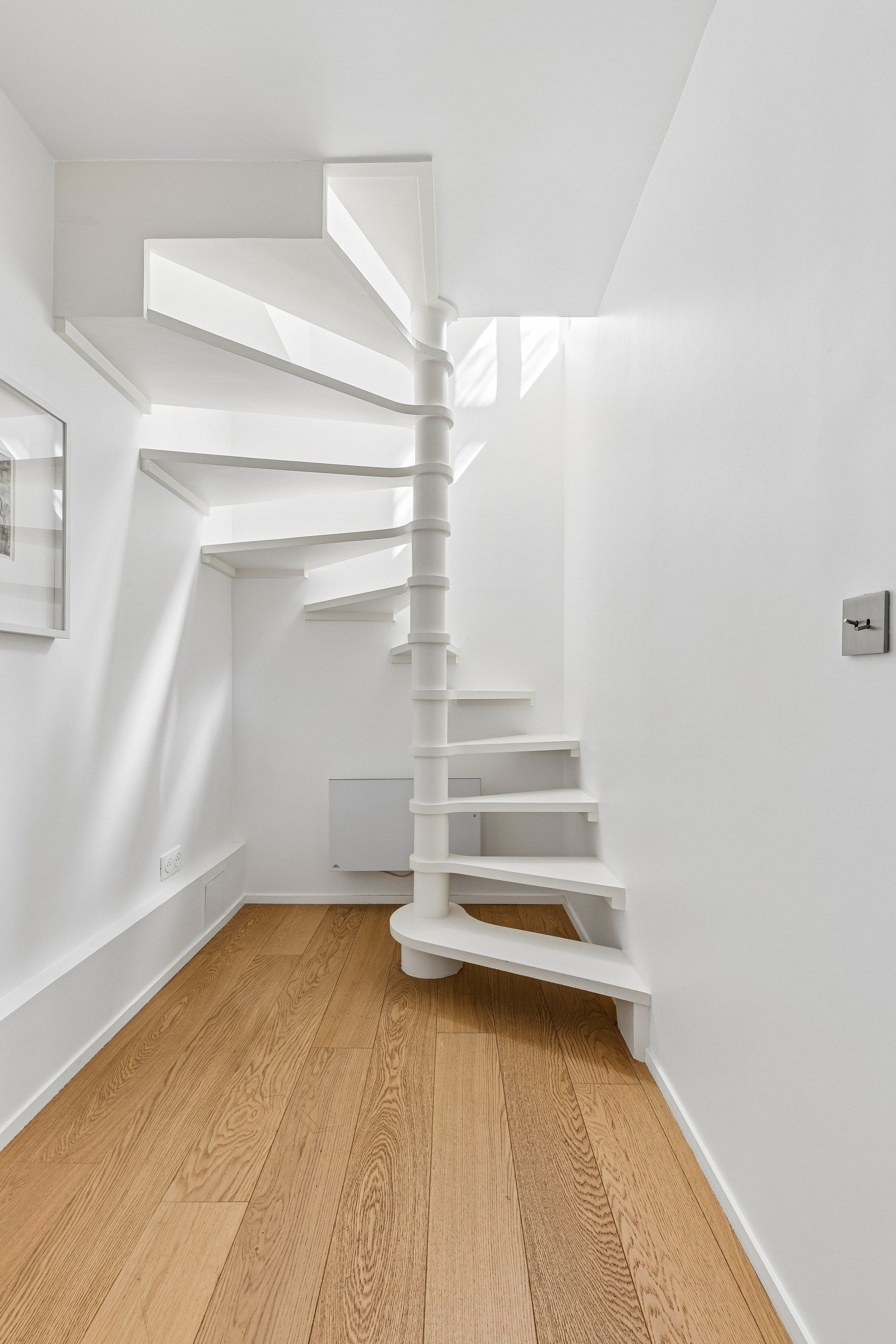 luxury apartment 5 Rooms for sale on PARIS (75018)