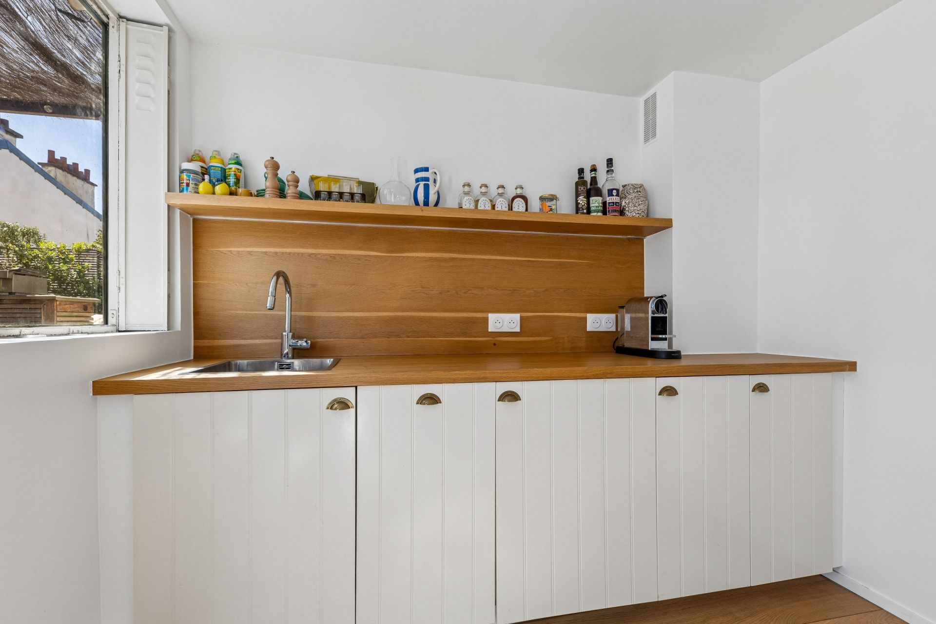 luxury apartment 5 Rooms for sale on PARIS (75018)