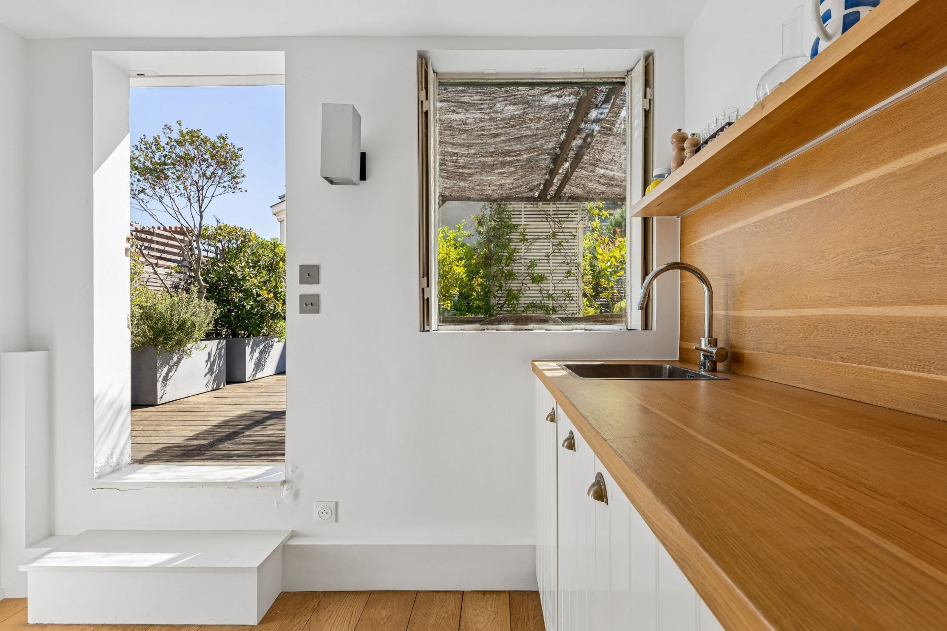 luxury apartment 5 Rooms for sale on PARIS (75018)