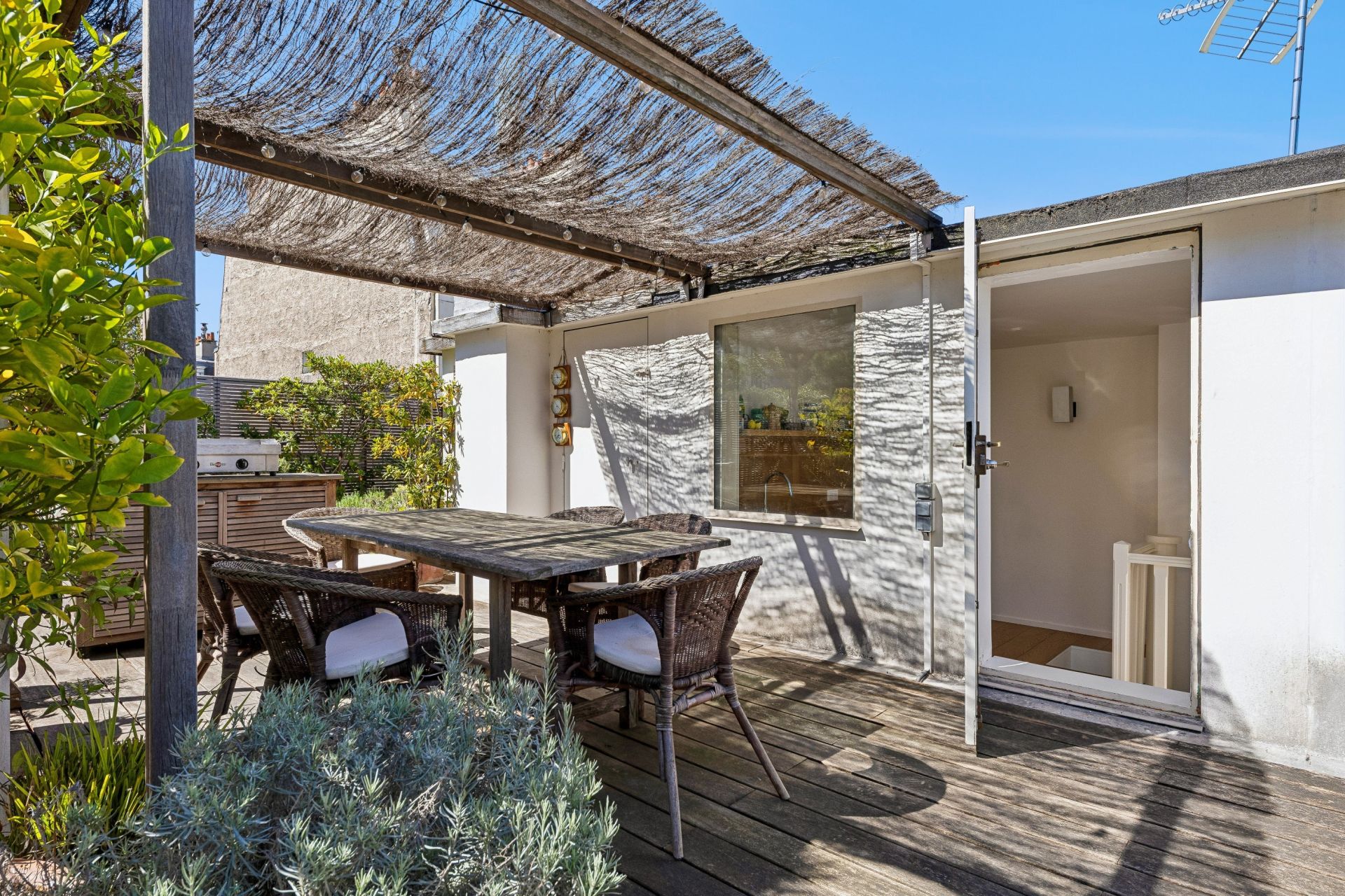 luxury apartment 5 Rooms for sale on PARIS (75018)