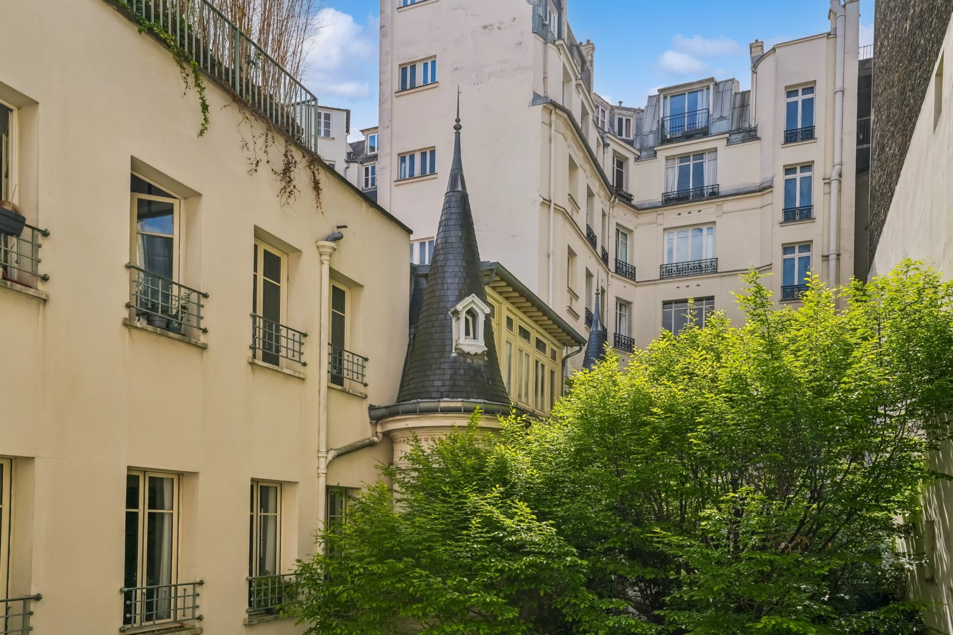 luxury apartment 10 Rooms for sale on PARIS (75017)