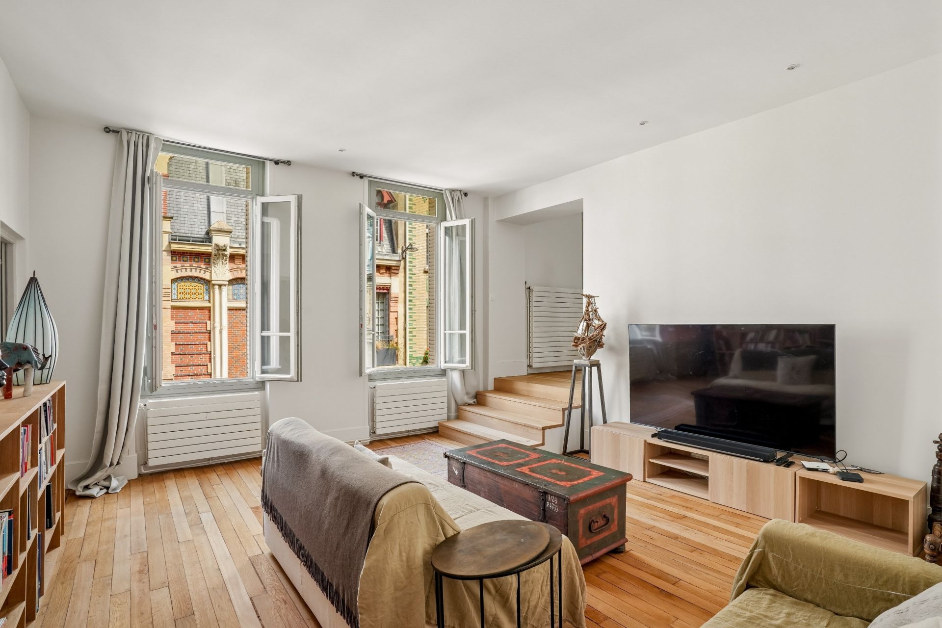 luxury apartment 10 Rooms for sale on PARIS (75017)