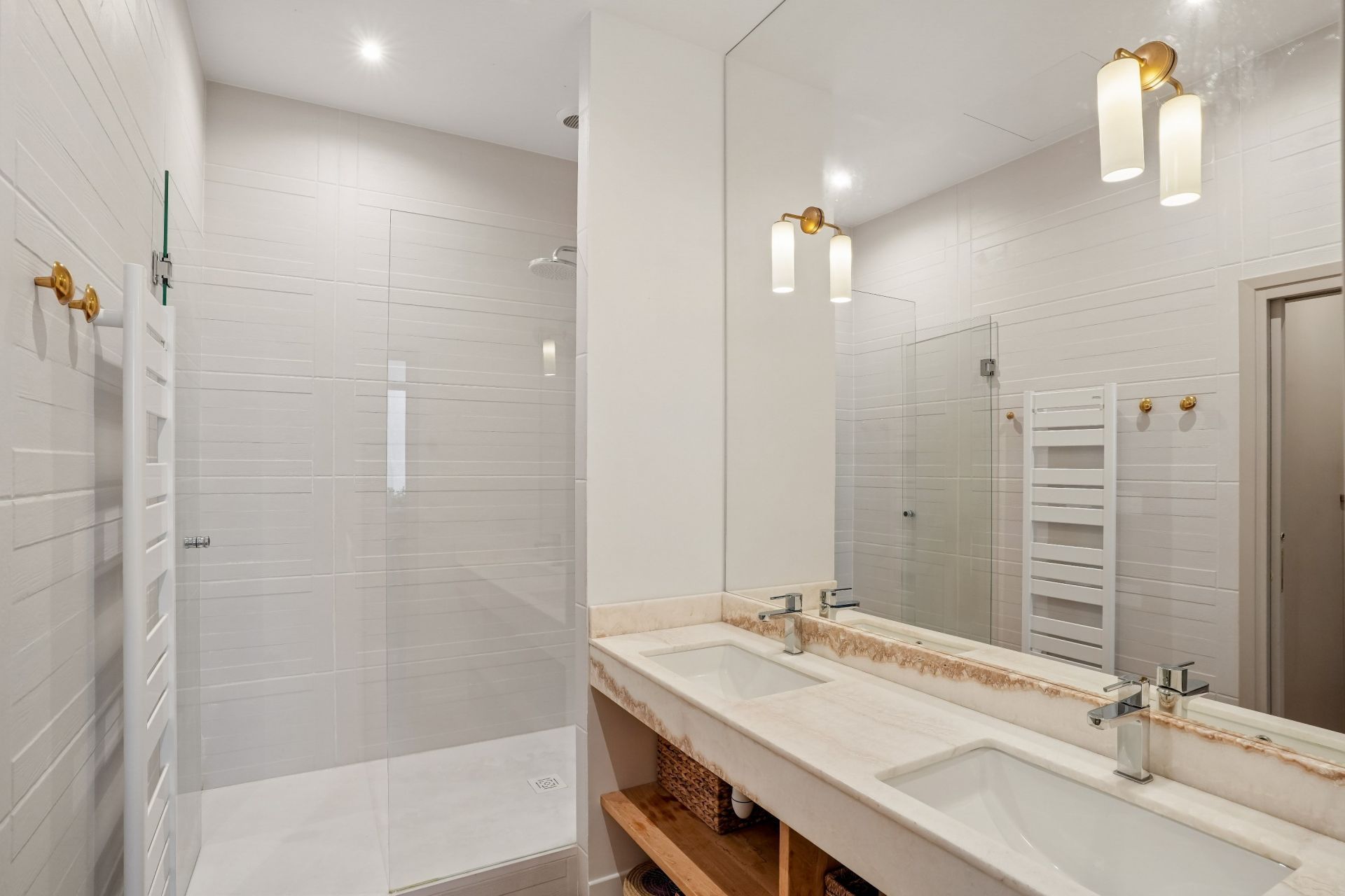 luxury apartment 10 Rooms for sale on PARIS (75017)
