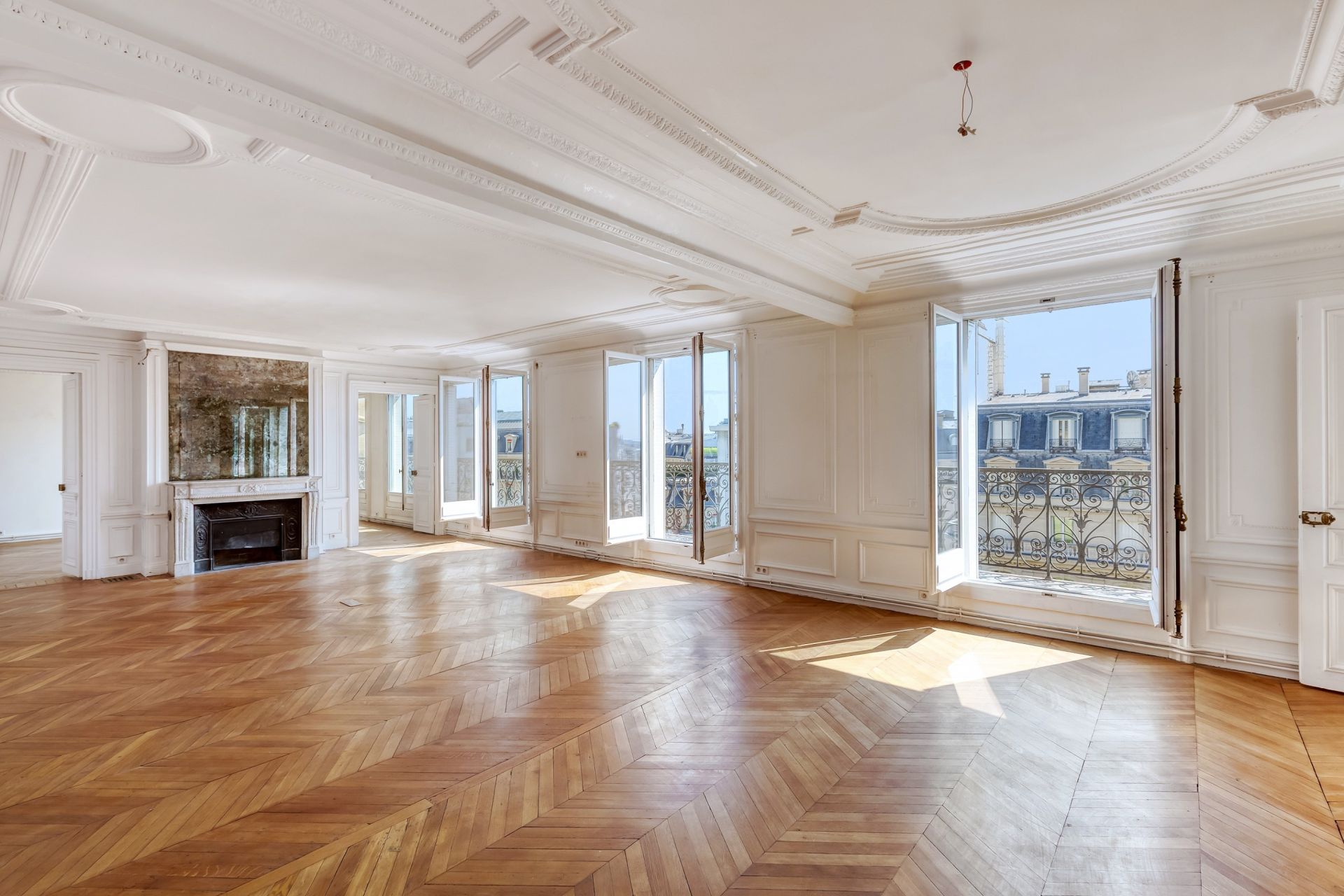 luxury apartment 7 Rooms for sale on PARIS (75008)