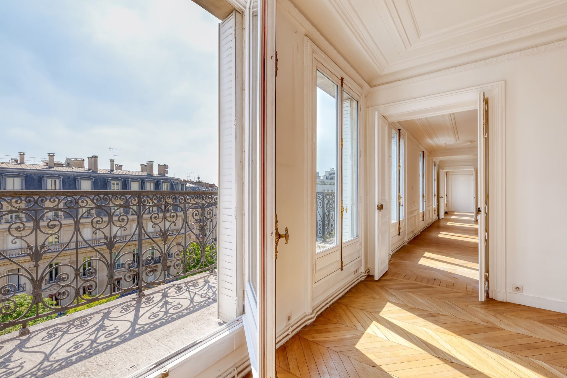 luxury apartment 7 Rooms for sale on PARIS (75008)