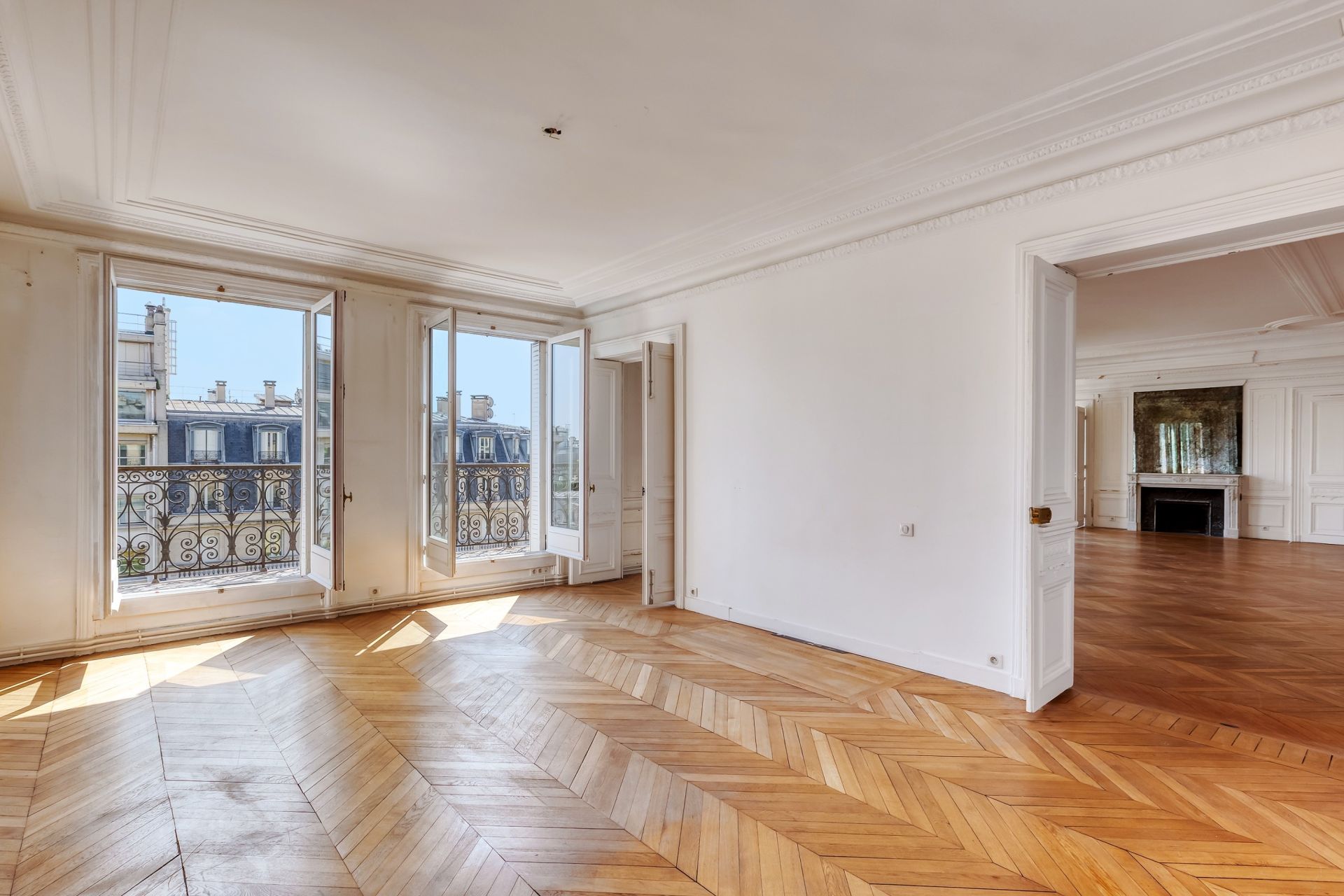 luxury apartment 7 Rooms for sale on PARIS (75008)