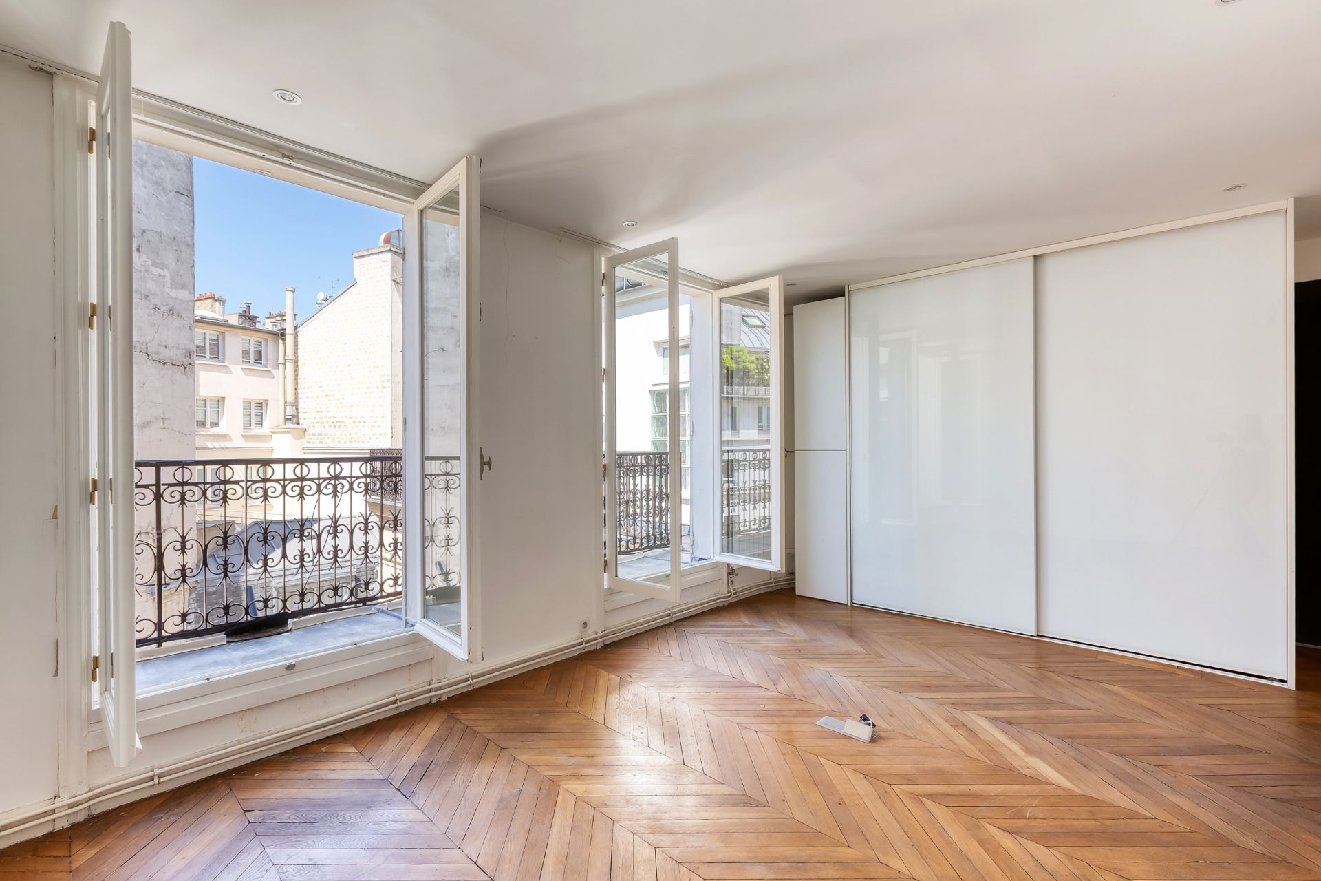 luxury apartment 7 Rooms for sale on PARIS (75008)