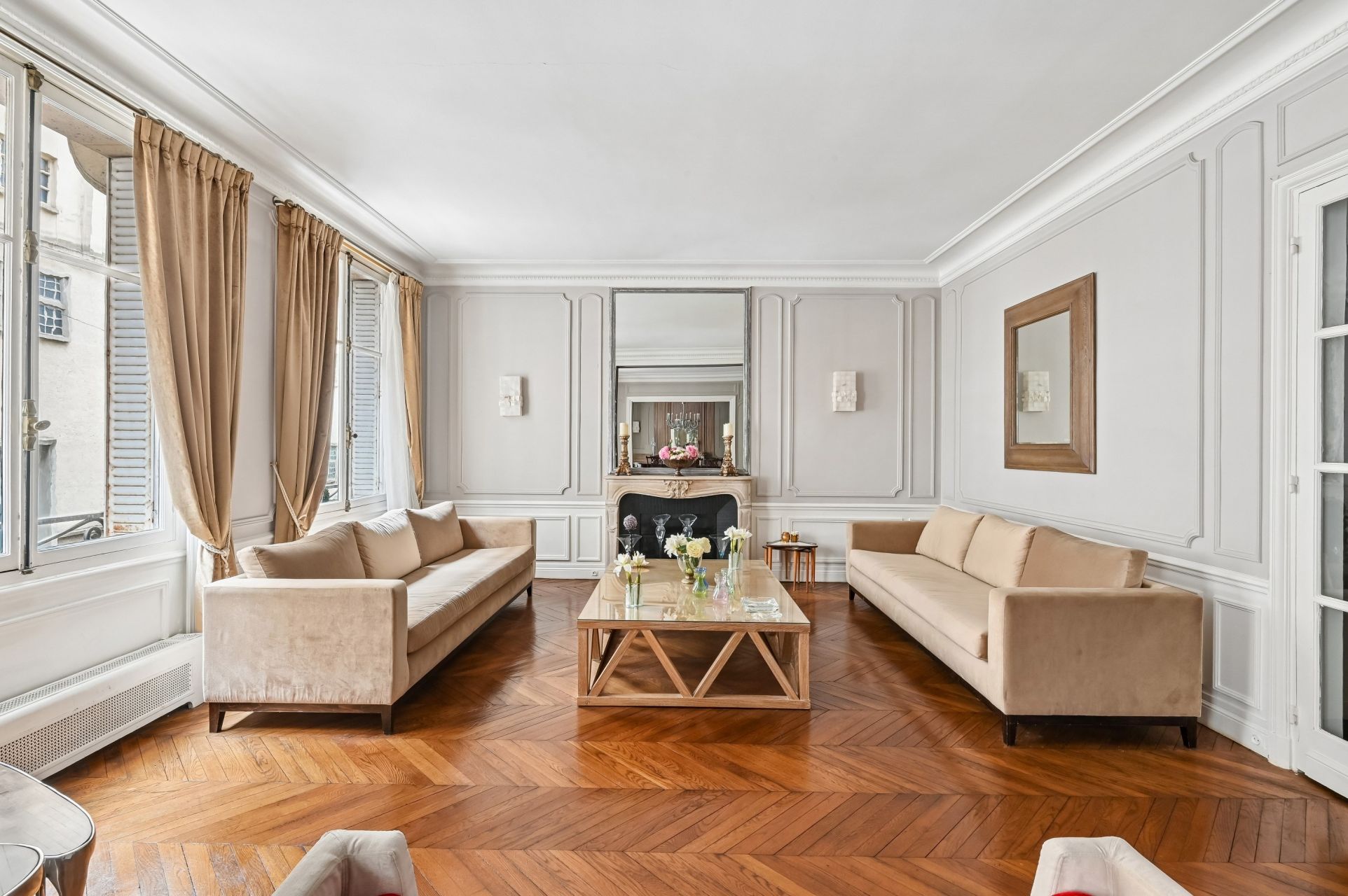 luxury apartment 7 Rooms for sale on PARIS (75116)