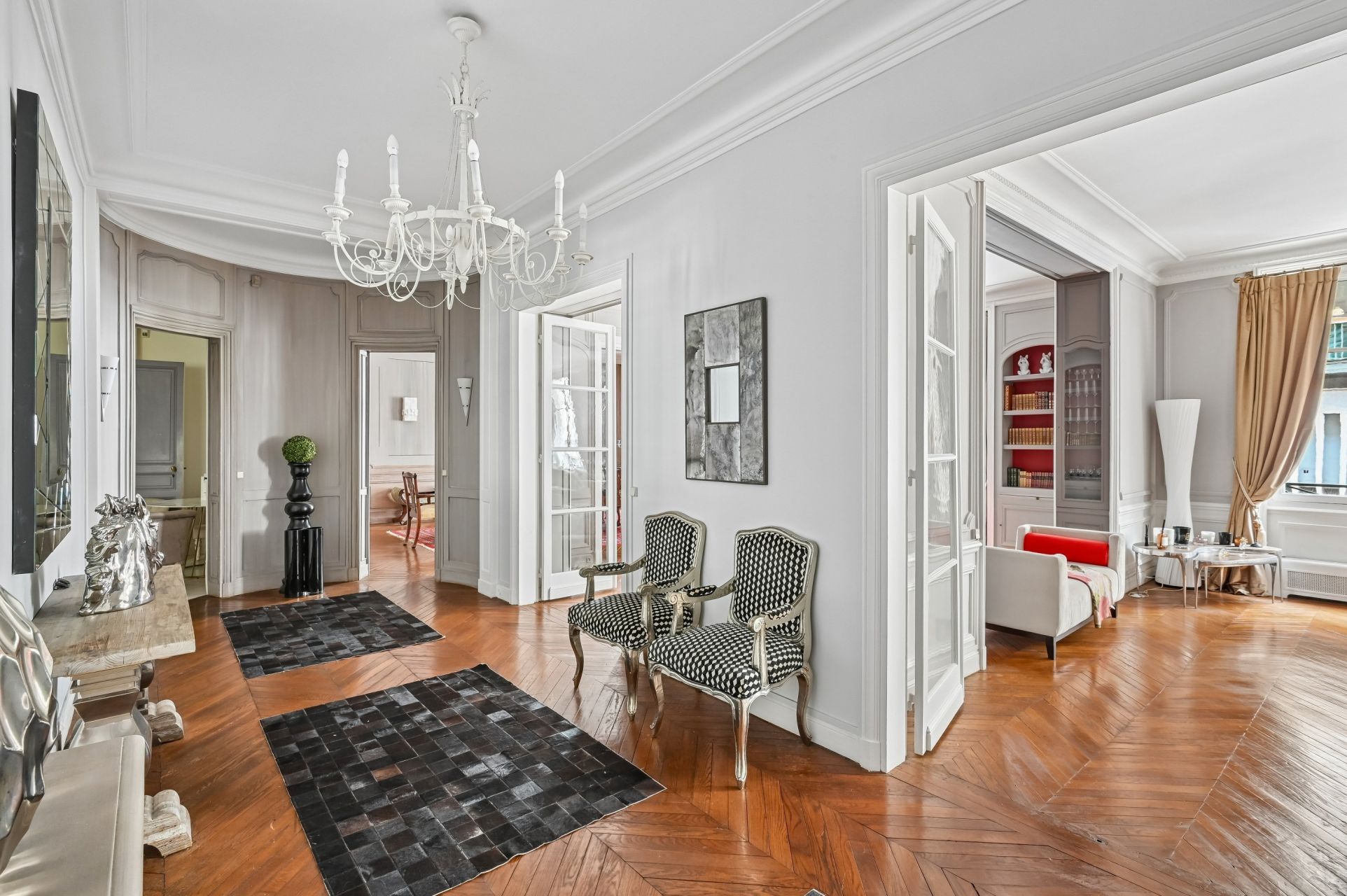 luxury apartment 7 Rooms for sale on PARIS (75116)