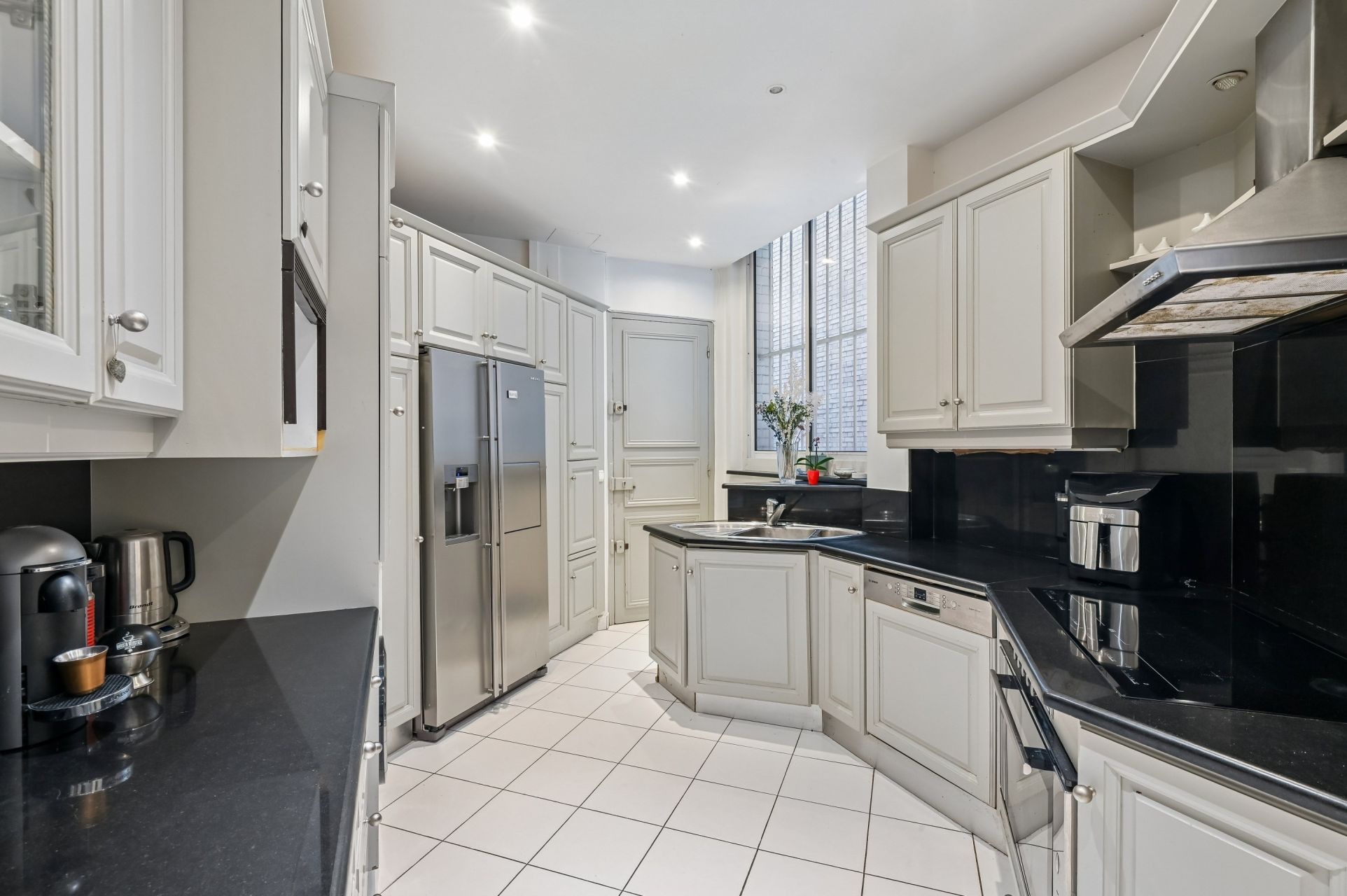 luxury apartment 7 Rooms for sale on PARIS (75116)