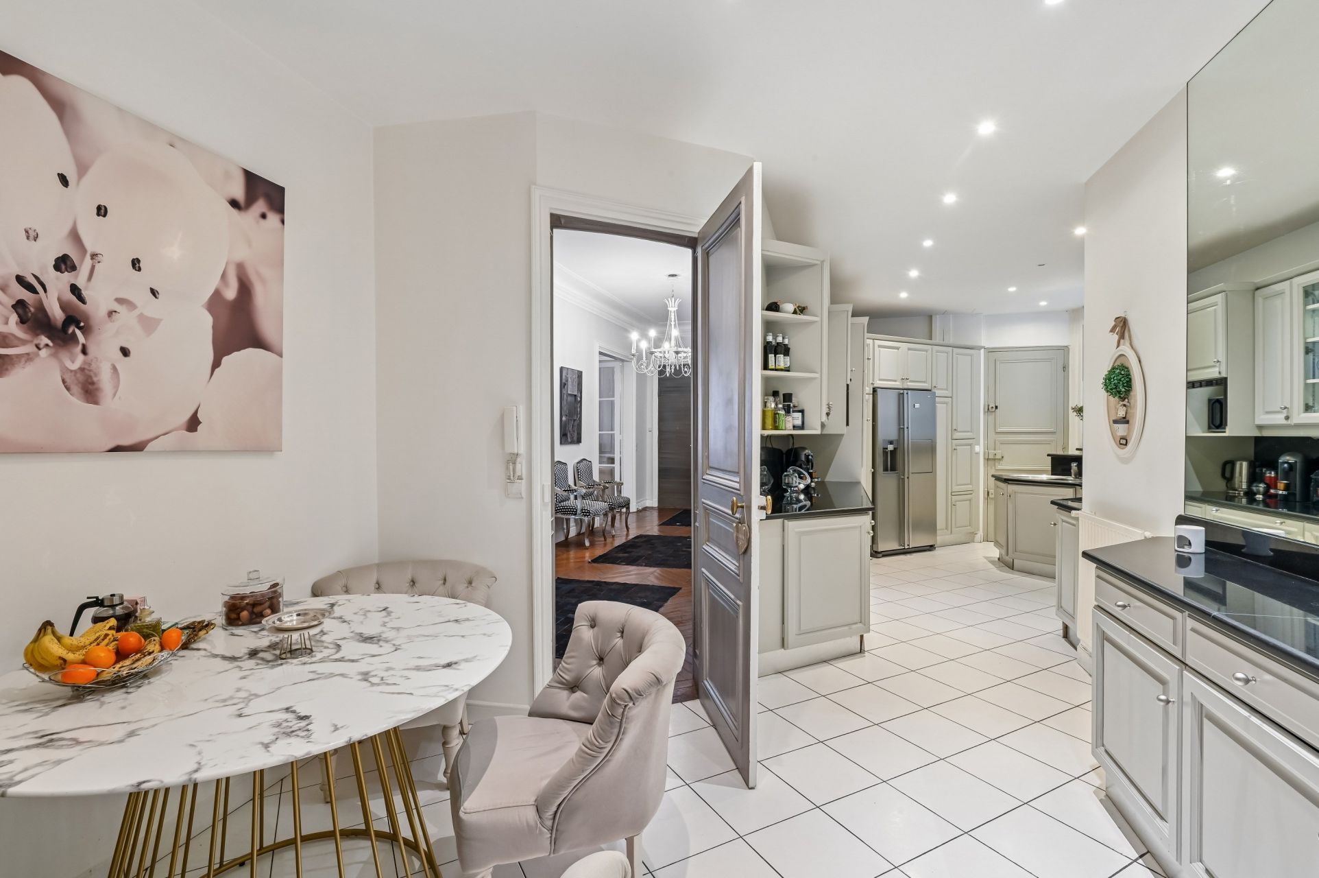 luxury apartment 7 Rooms for sale on PARIS (75116)