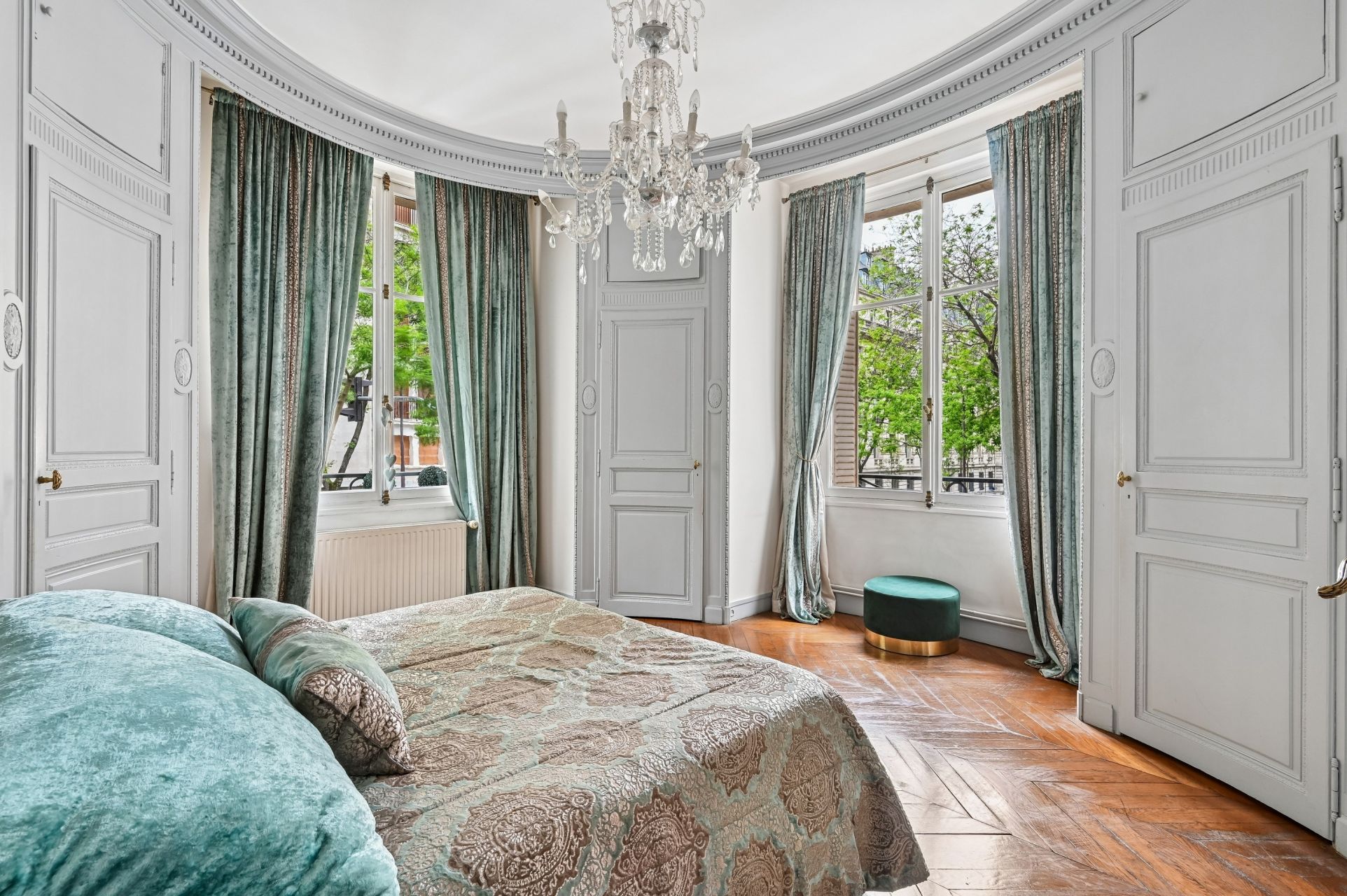 luxury apartment 7 Rooms for sale on PARIS (75116)