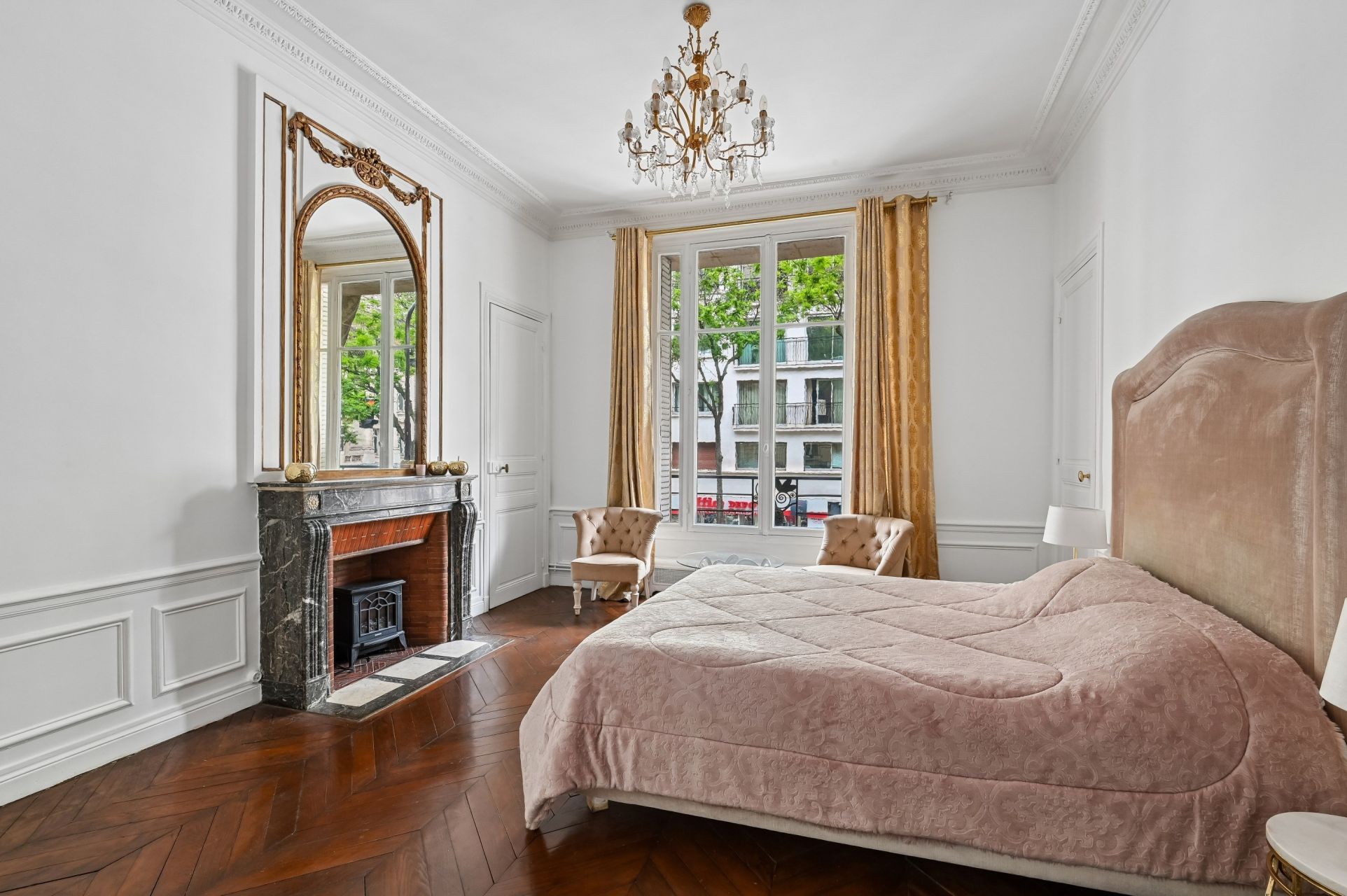 luxury apartment 7 Rooms for sale on PARIS (75116)