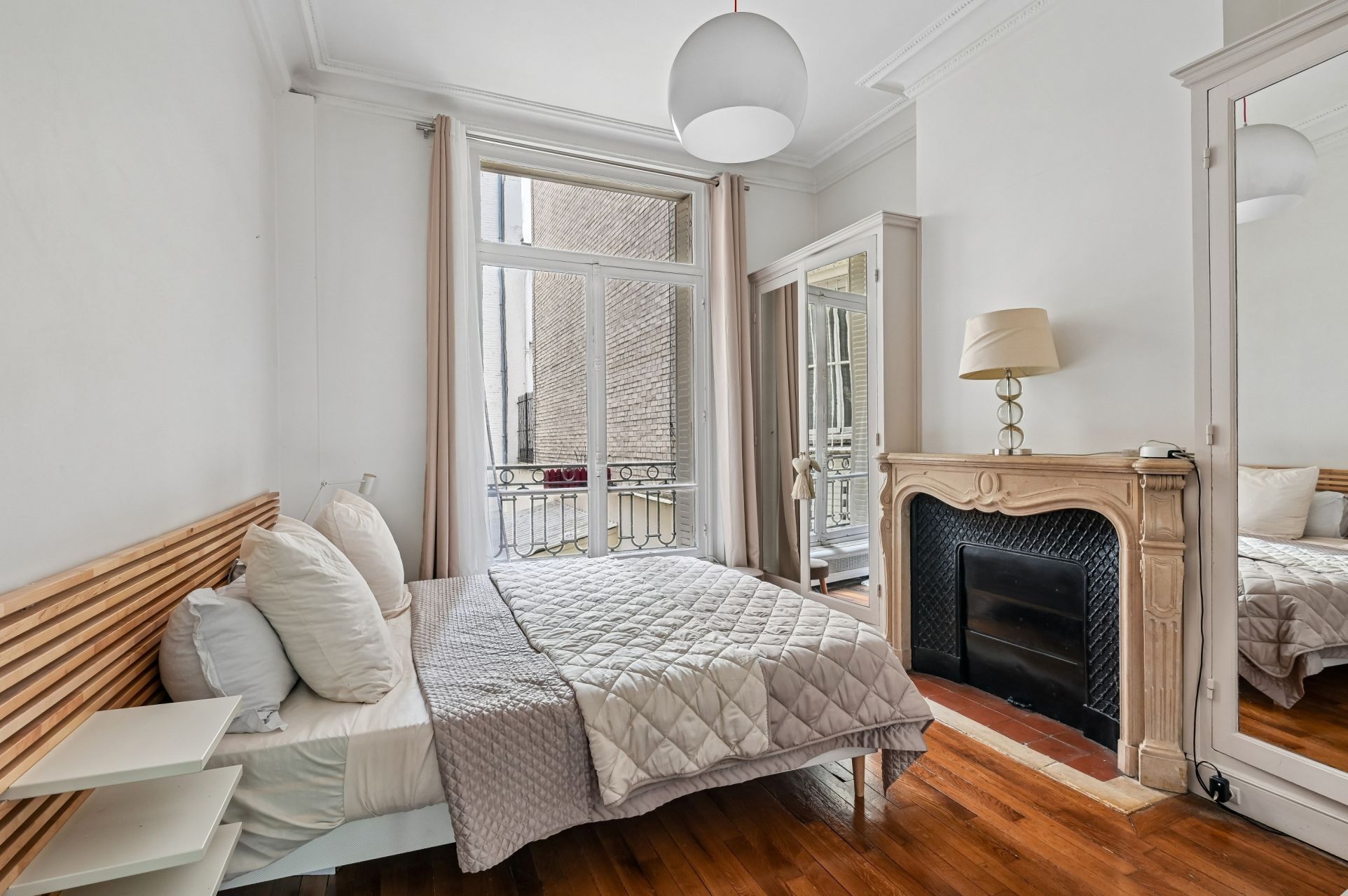 luxury apartment 7 Rooms for sale on PARIS (75116)