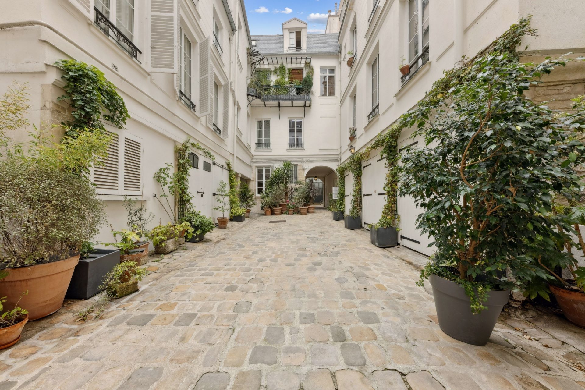 luxury apartment 5 Rooms for sale on PARIS (75003)