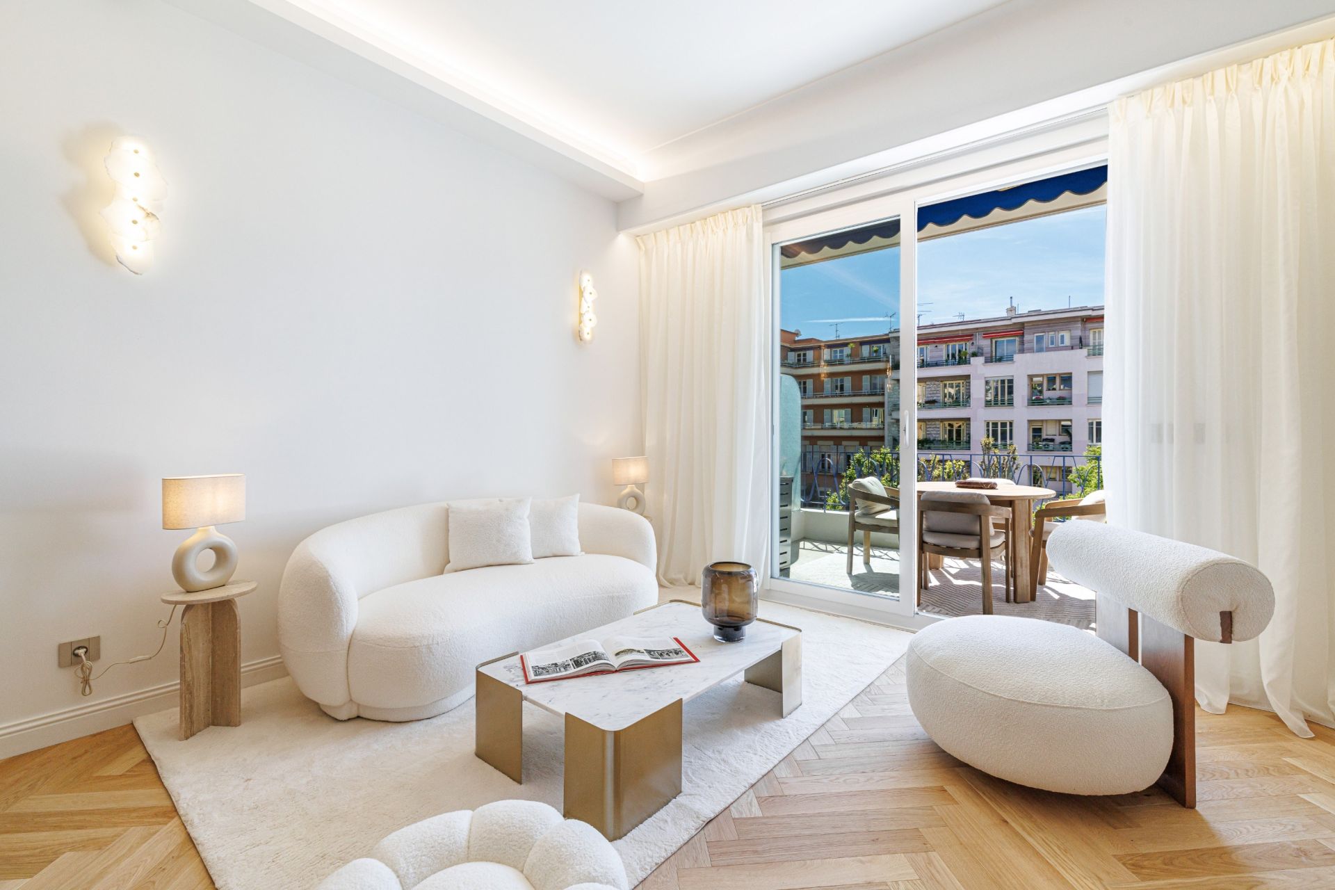 luxury apartment 4 Rooms for sale on NICE (06000)