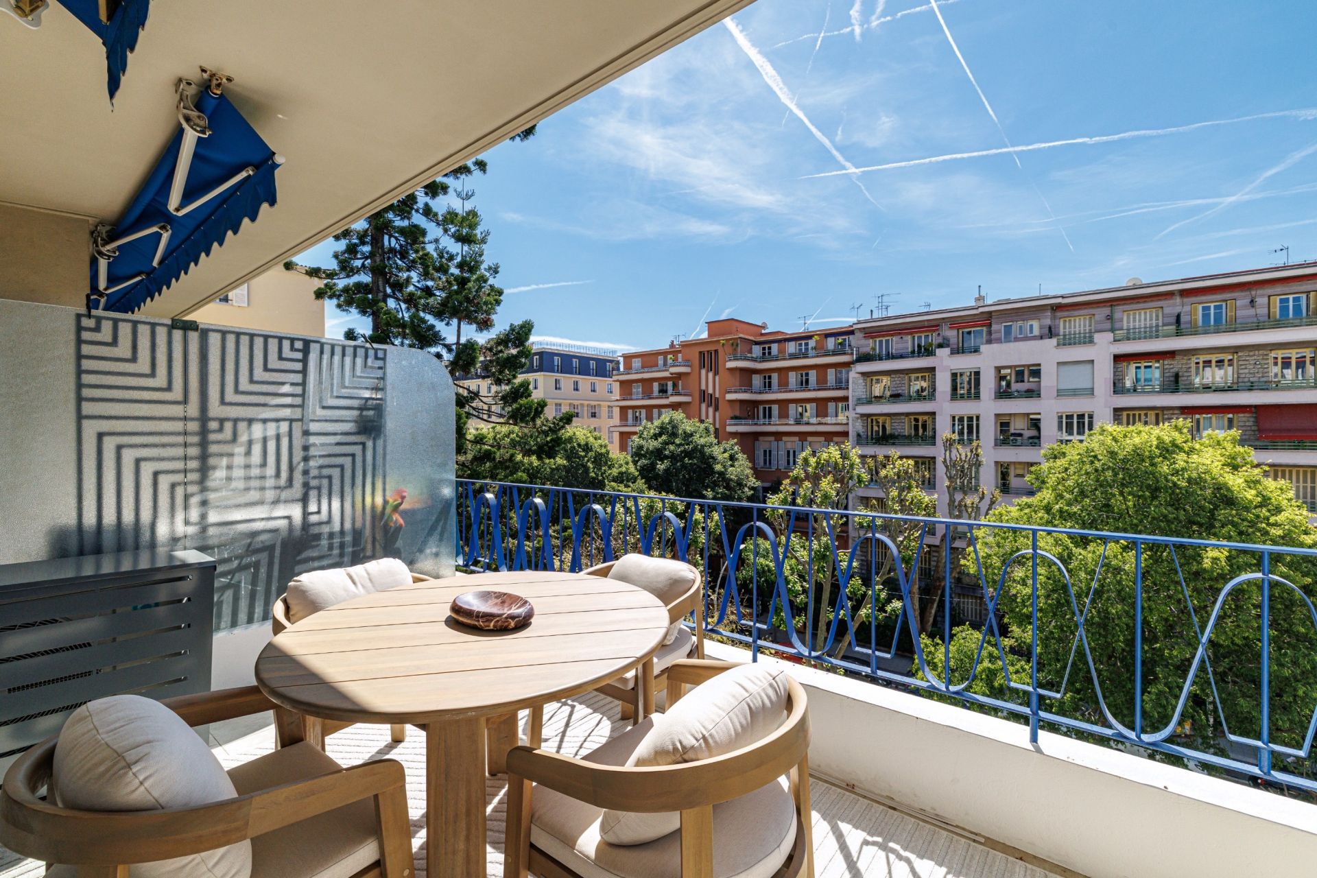 luxury apartment 4 Rooms for sale on NICE (06000)
