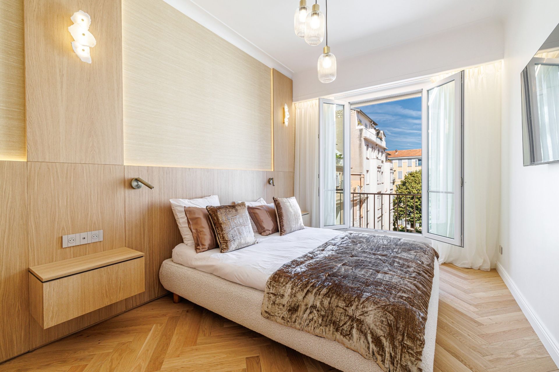 luxury apartment 4 Rooms for sale on NICE (06000)
