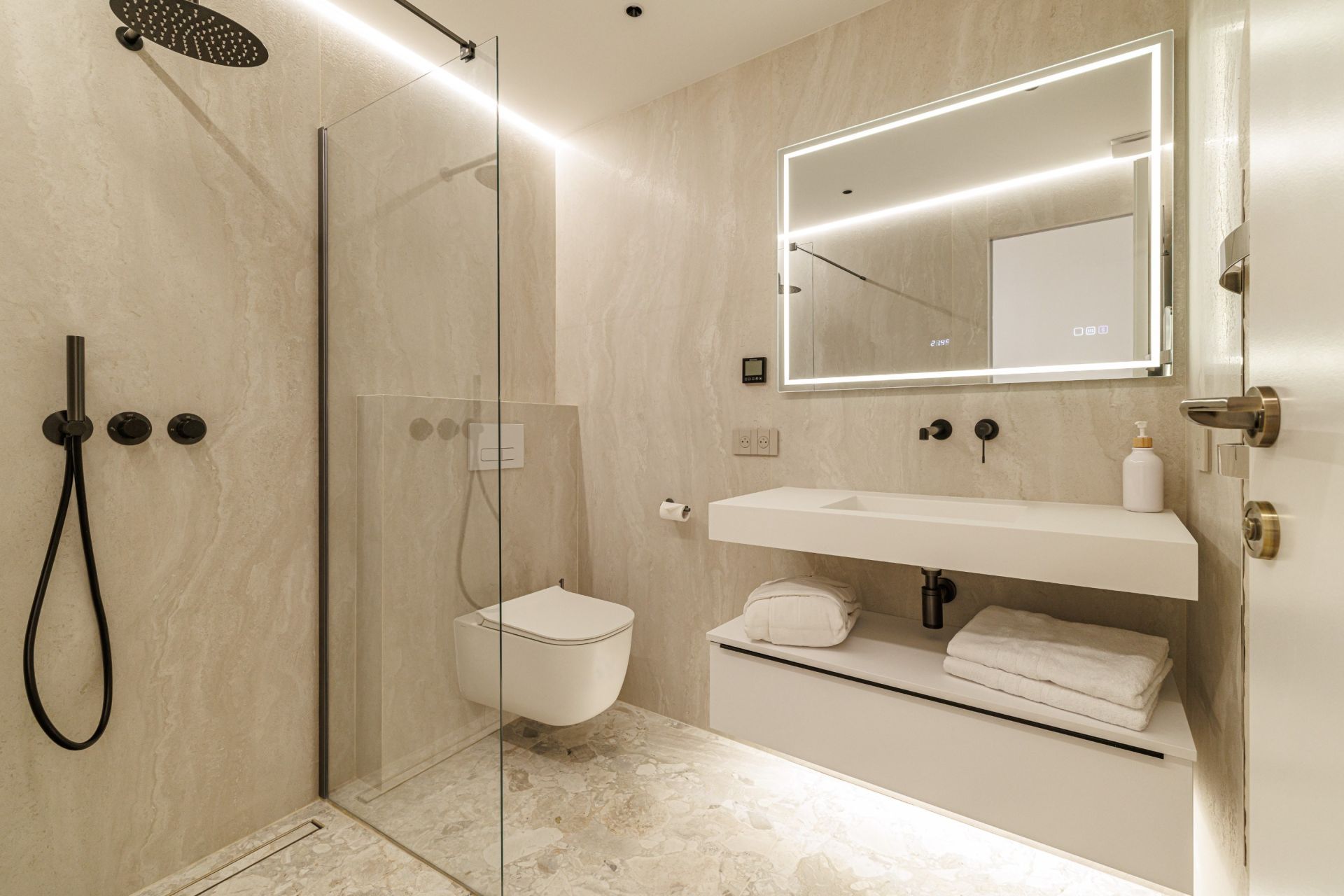 luxury apartment 4 Rooms for sale on NICE (06000)