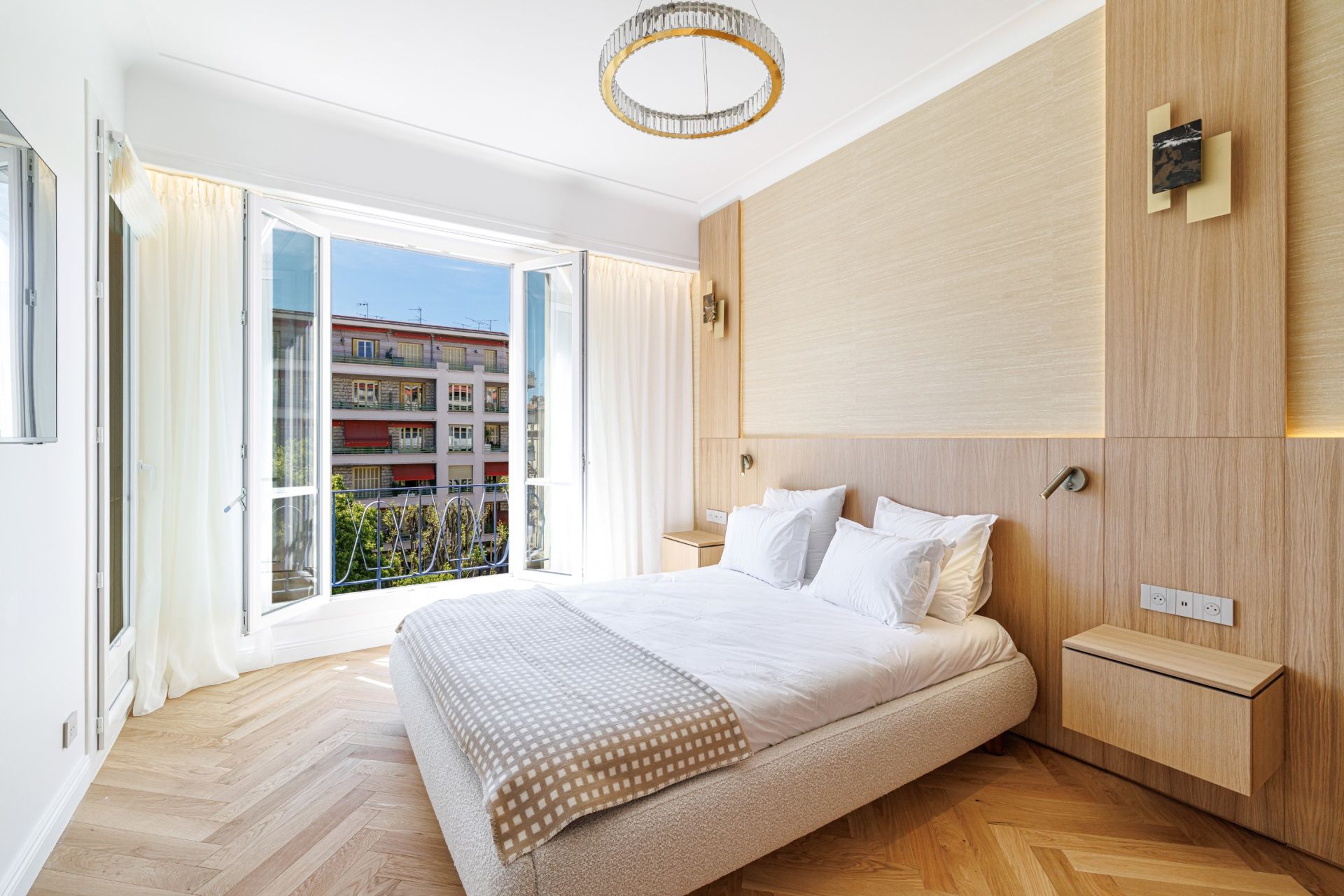 luxury apartment 4 Rooms for sale on NICE (06000)
