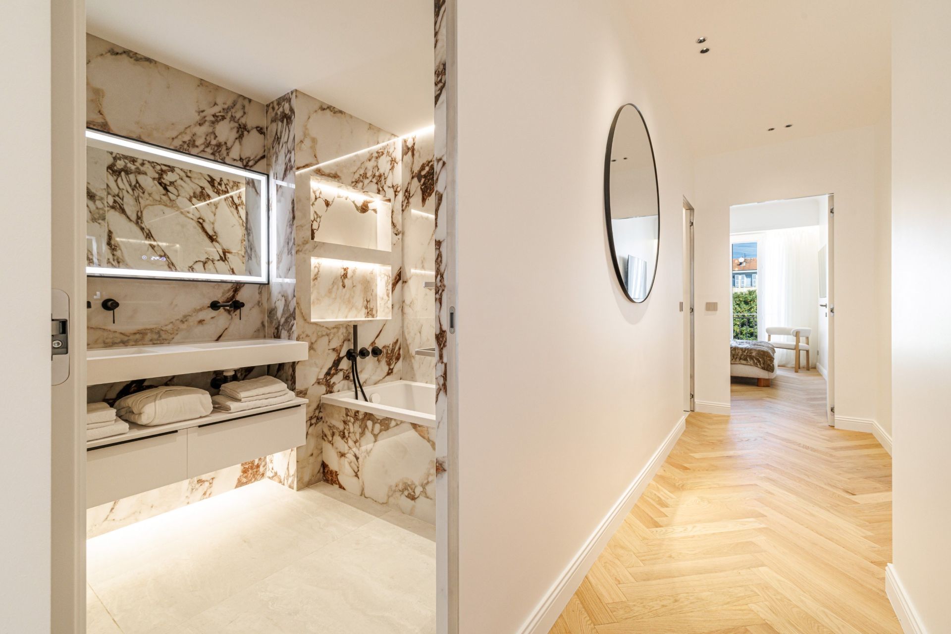 luxury apartment 4 Rooms for sale on NICE (06000)
