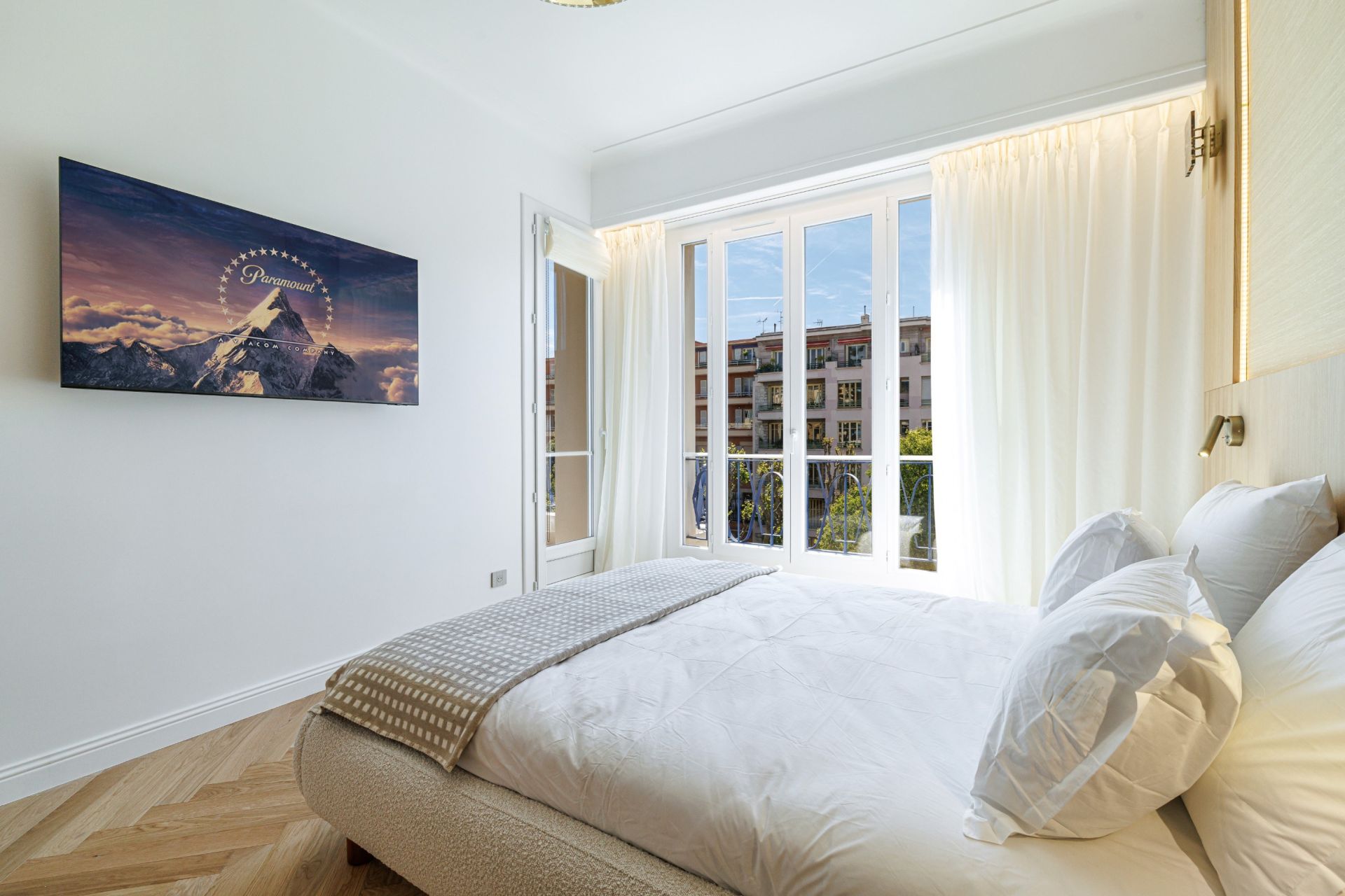 luxury apartment 4 Rooms for sale on NICE (06000)