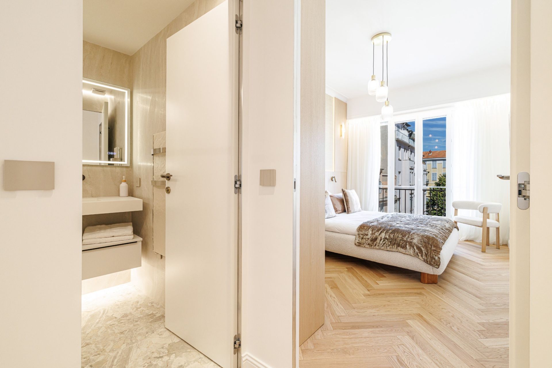 luxury apartment 4 Rooms for sale on NICE (06000)