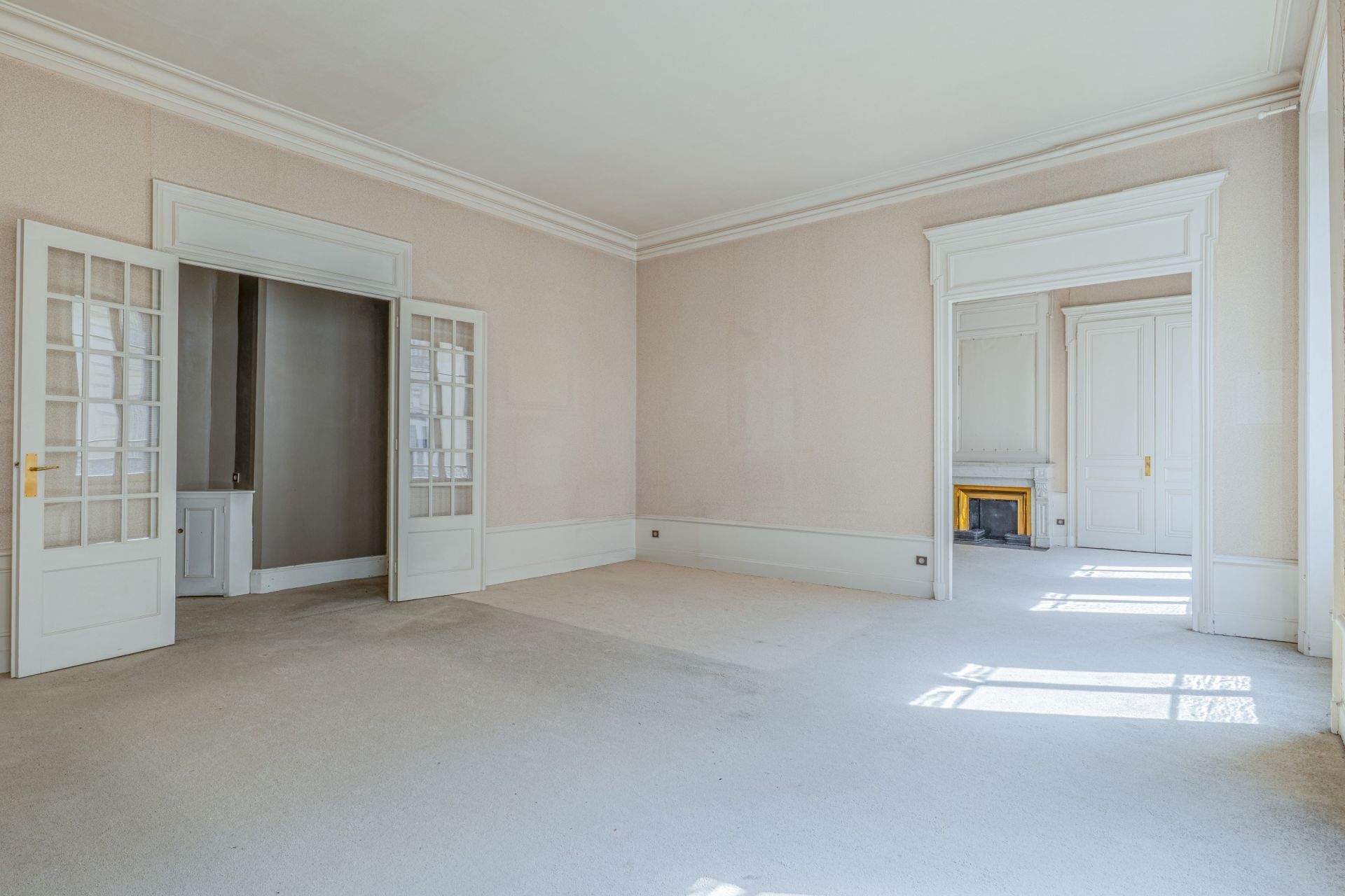 luxury apartment 3 Rooms for sale on LYON (69006)