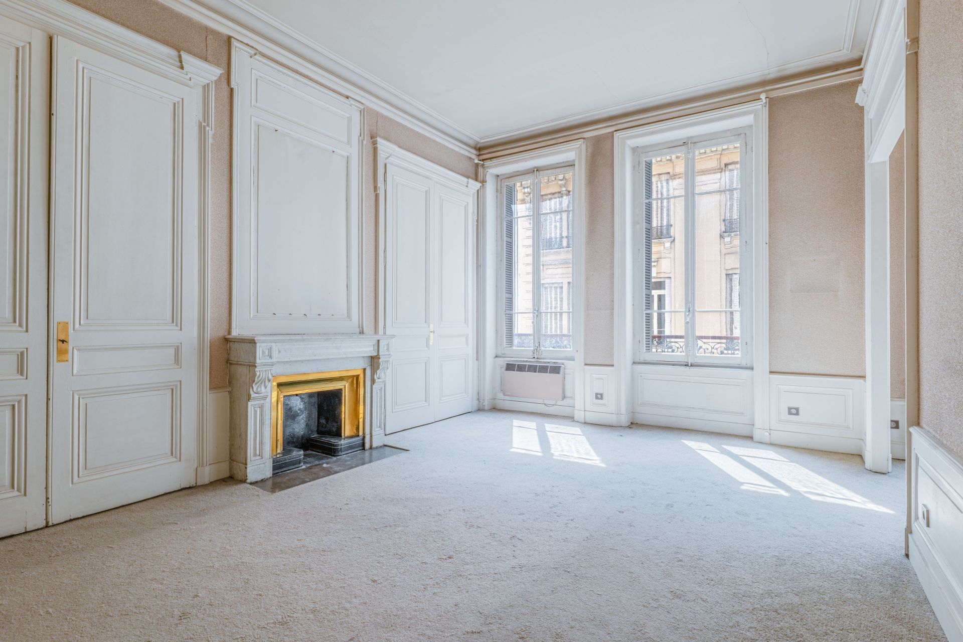 luxury apartment 3 Rooms for sale on LYON (69006)