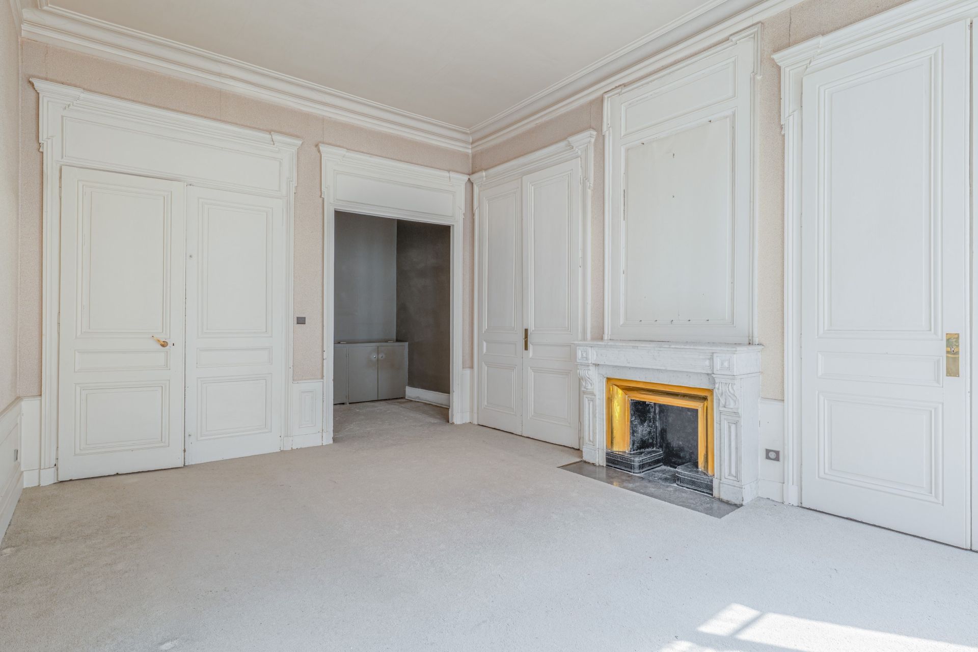 luxury apartment 3 Rooms for sale on LYON (69006)