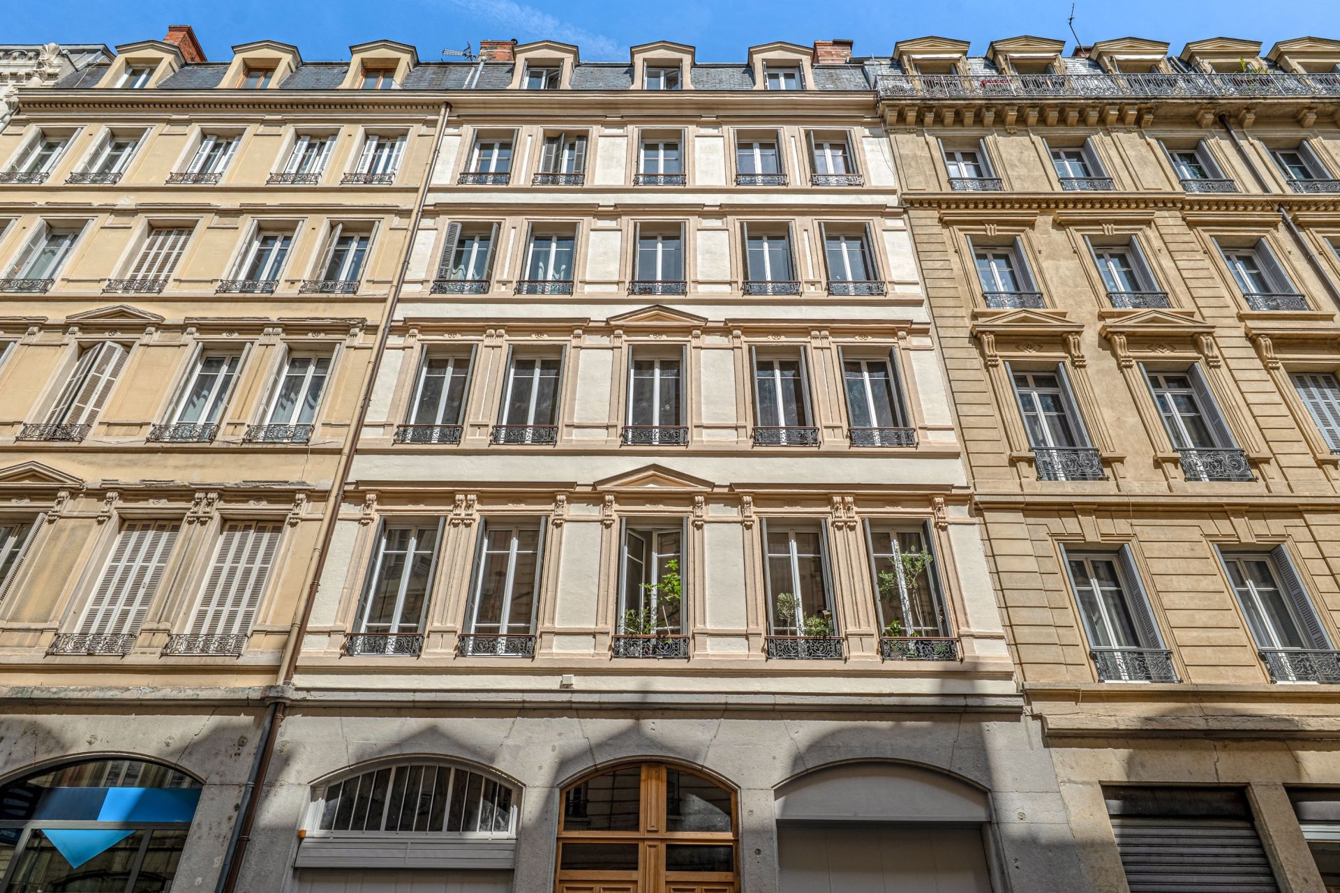 luxury apartment 3 Rooms for sale on LYON (69006)