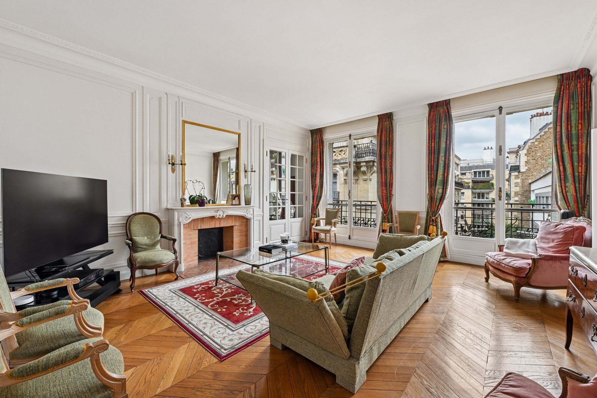 luxury apartment 7 Rooms for sale on PARIS (75116)
