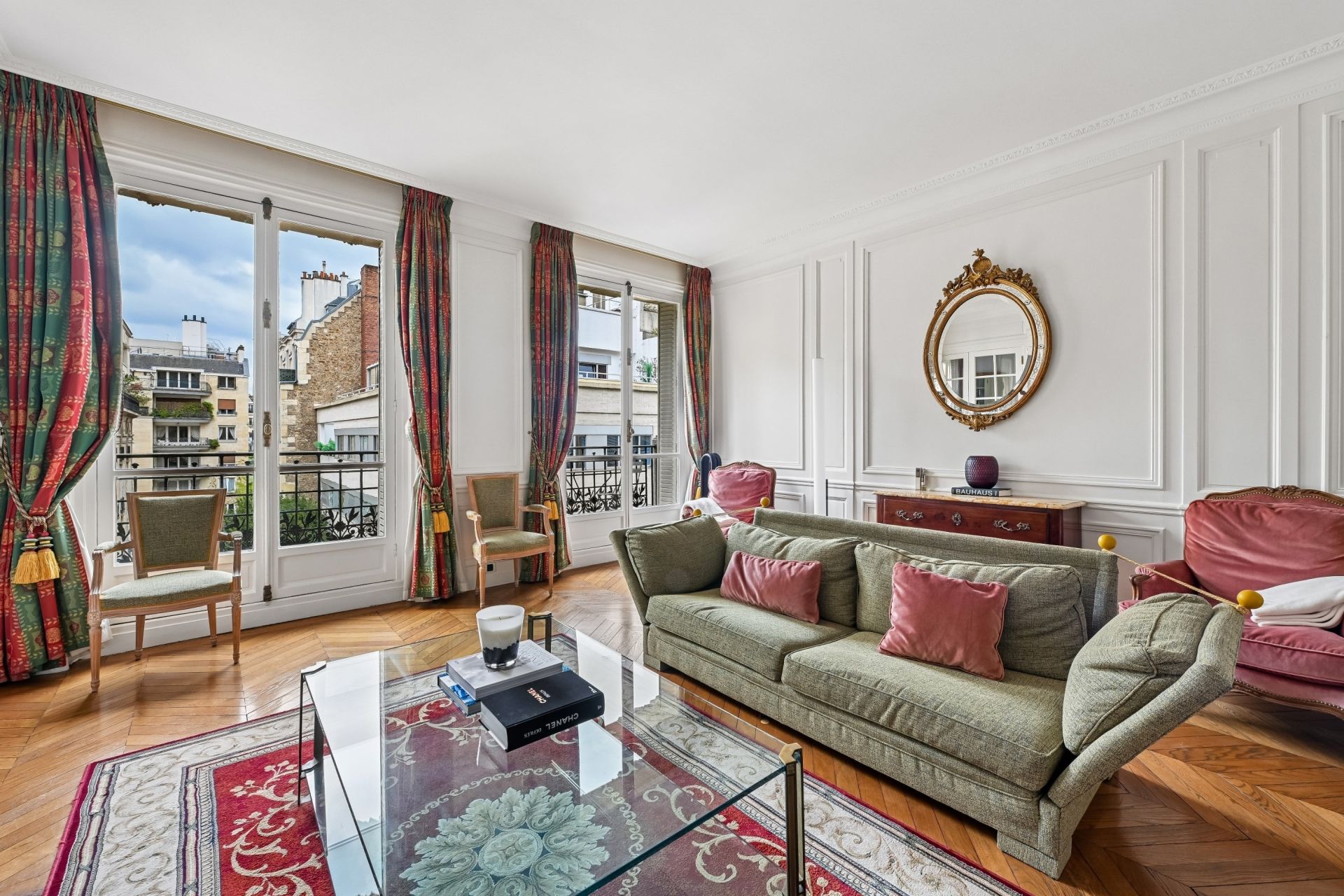 luxury apartment 7 Rooms for sale on PARIS (75116)
