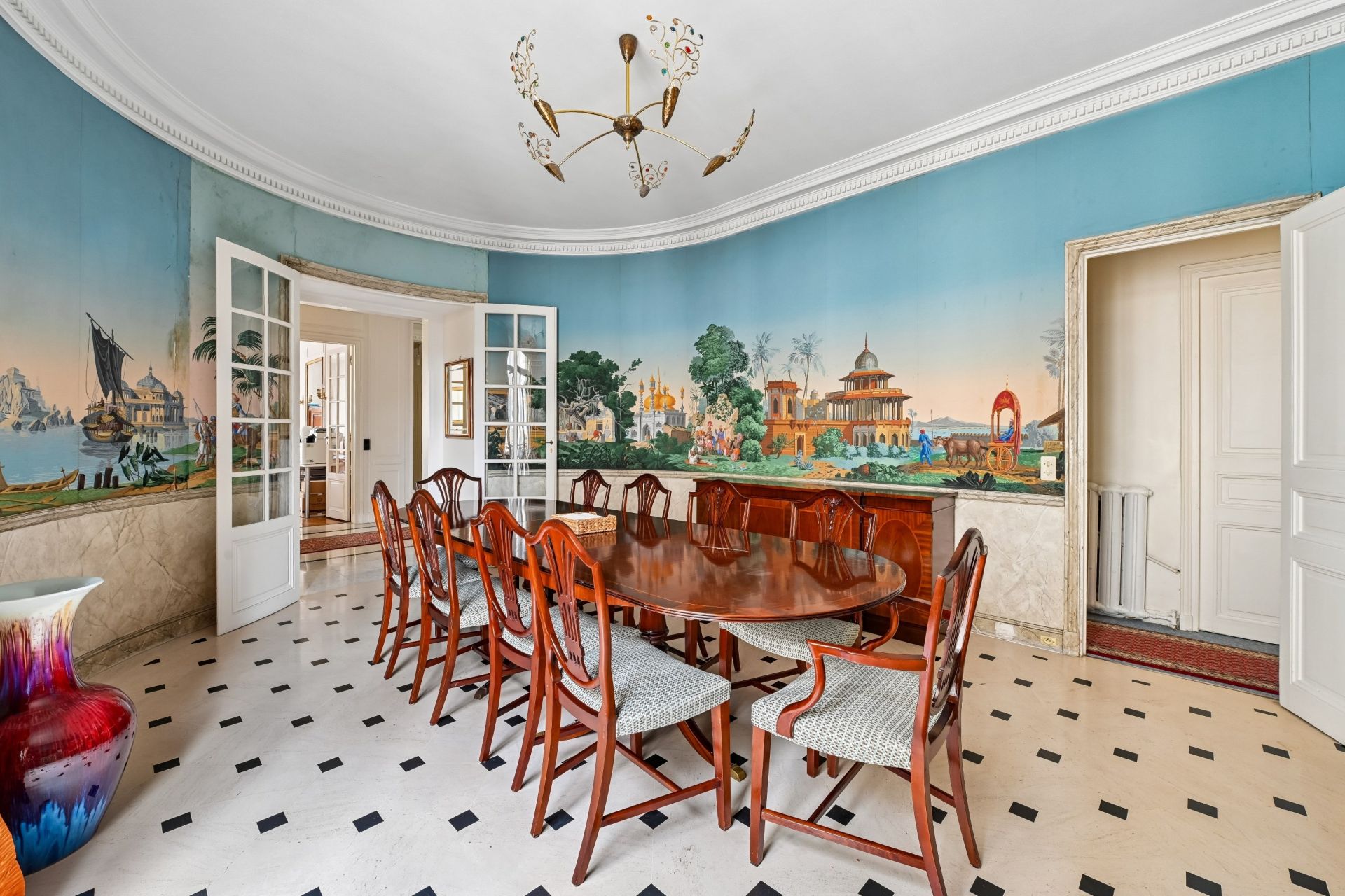 luxury apartment 7 Rooms for sale on PARIS (75116)