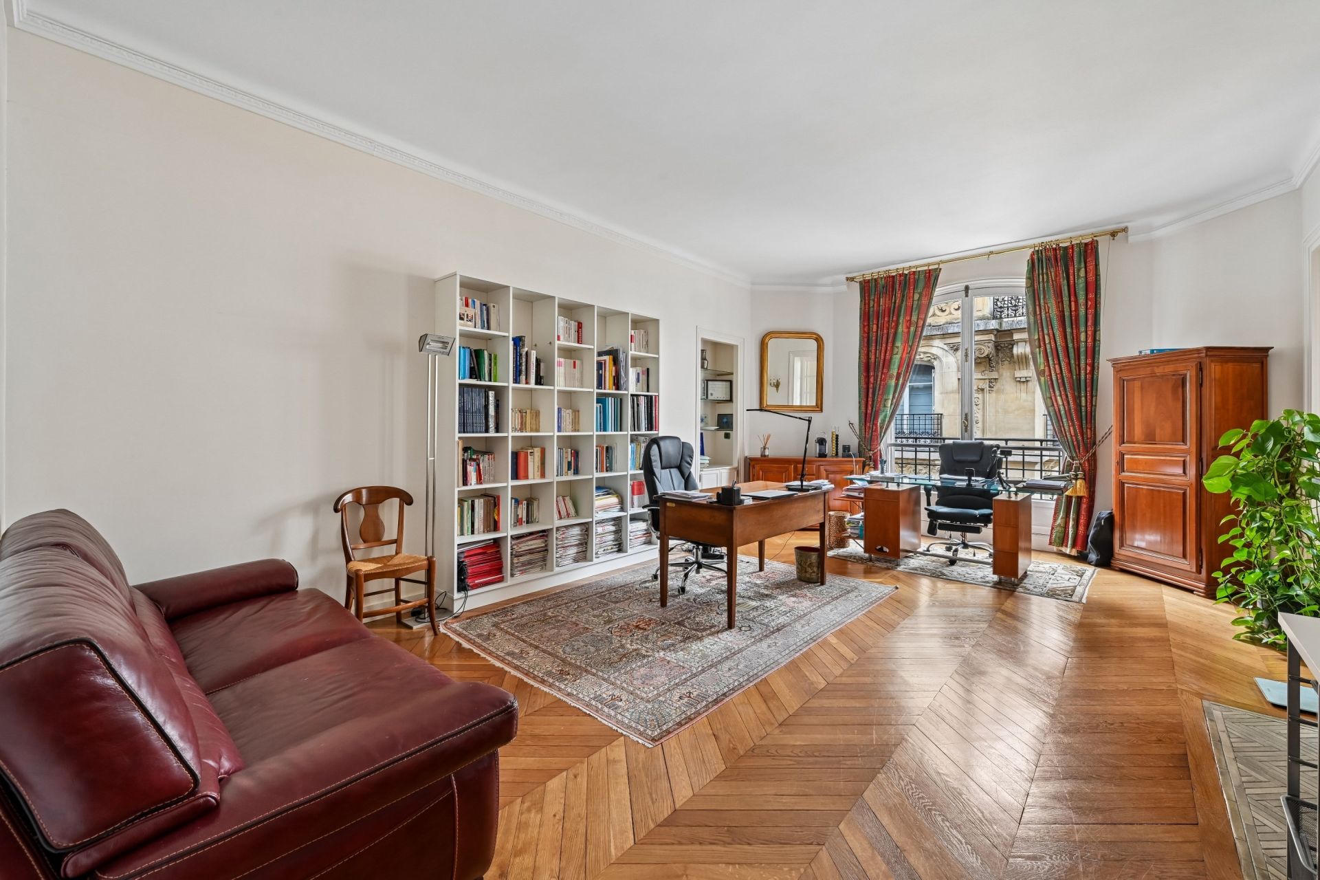 luxury apartment 7 Rooms for sale on PARIS (75116)