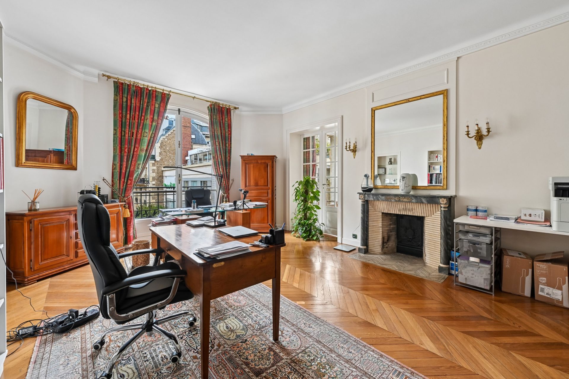 luxury apartment 7 Rooms for sale on PARIS (75116)