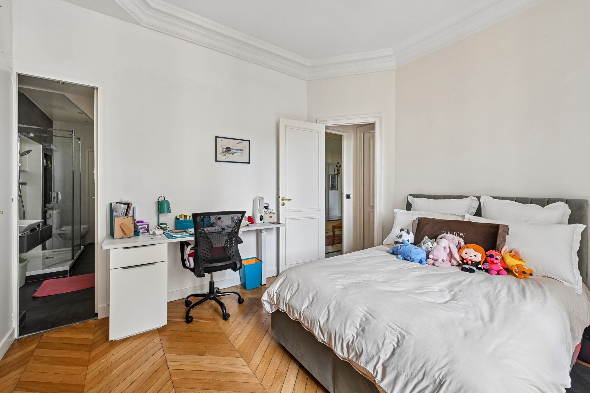 luxury apartment 7 Rooms for sale on PARIS (75116)