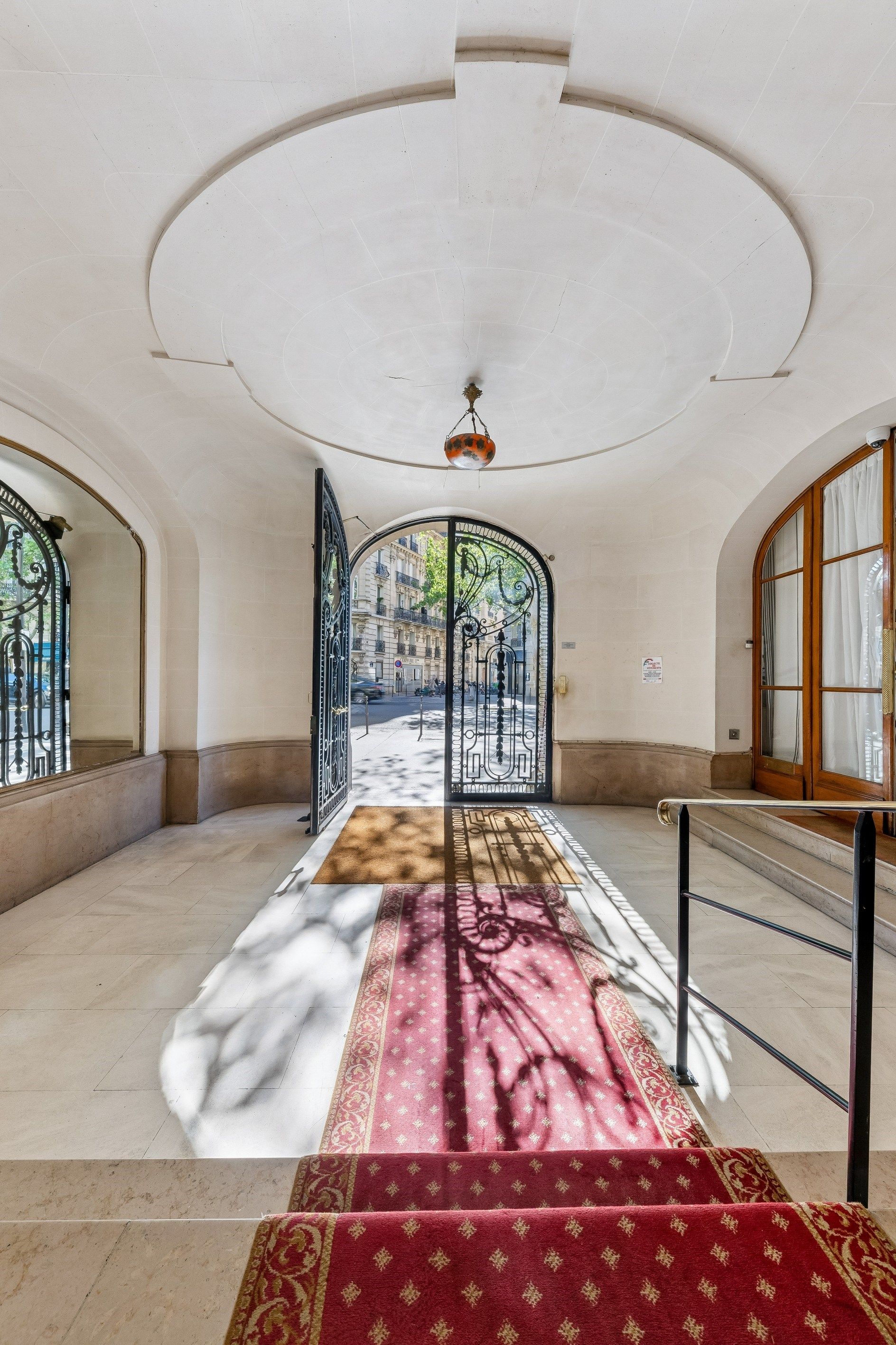 luxury apartment 7 Rooms for sale on PARIS (75017)