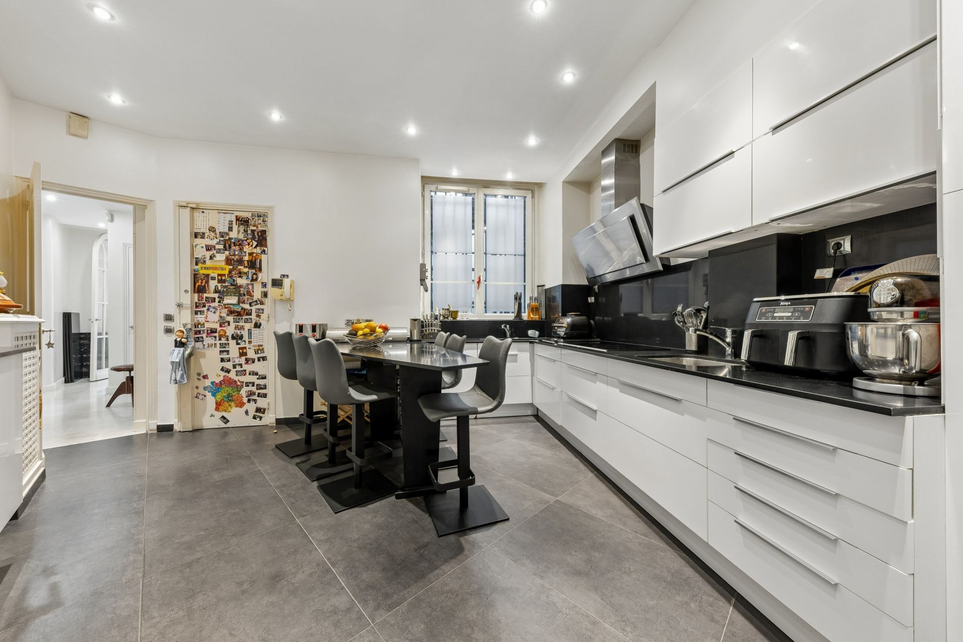luxury apartment 7 Rooms for sale on PARIS (75017)