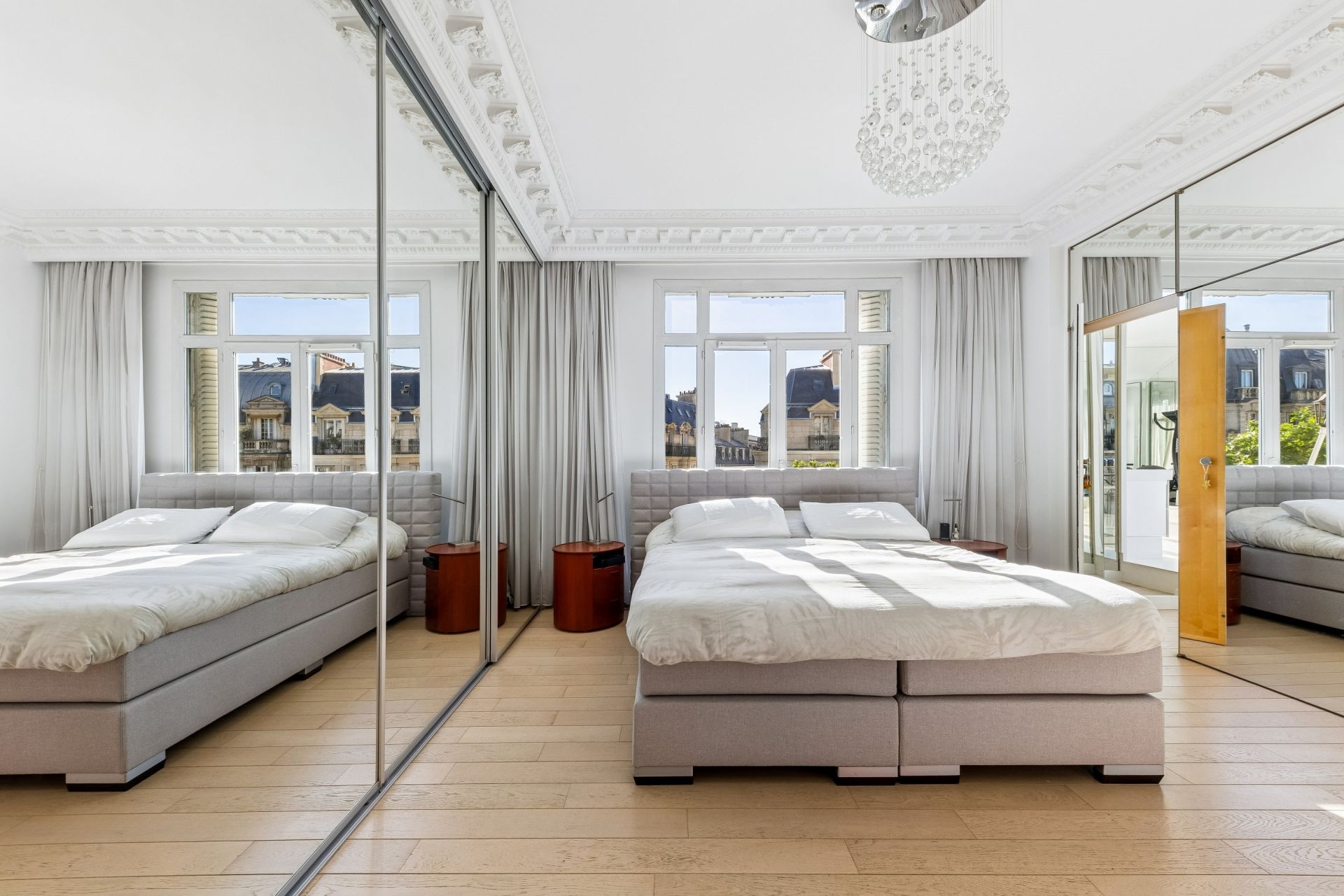 luxury apartment 7 Rooms for sale on PARIS (75017)