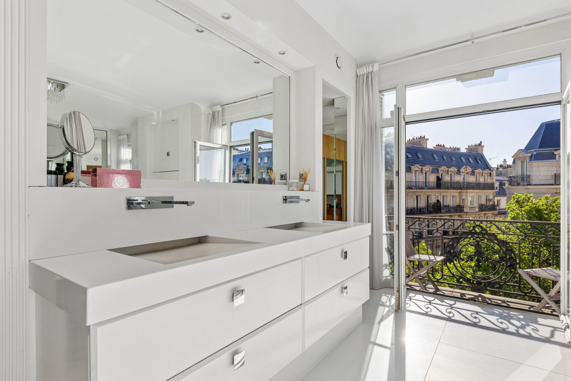 luxury apartment 7 Rooms for sale on PARIS (75017)