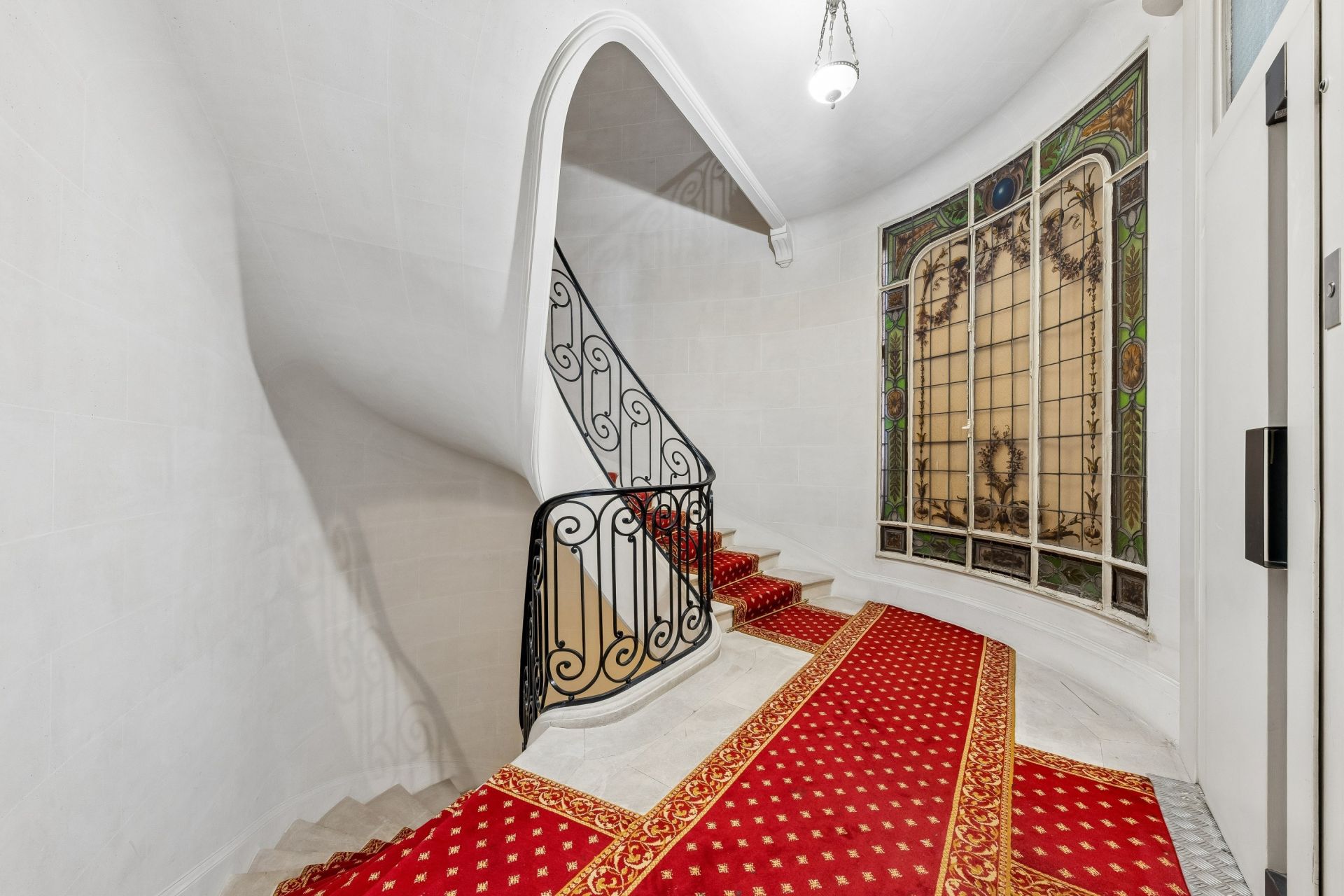 luxury apartment 7 Rooms for sale on PARIS (75017)