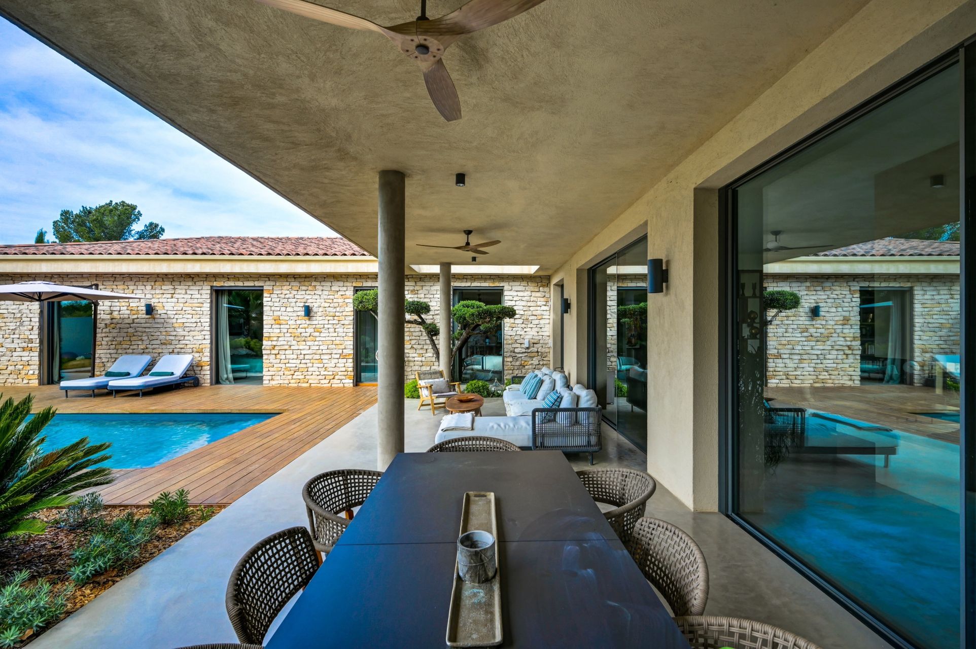 luxury house 6 Rooms for sale on AIX EN PROVENCE (13100)